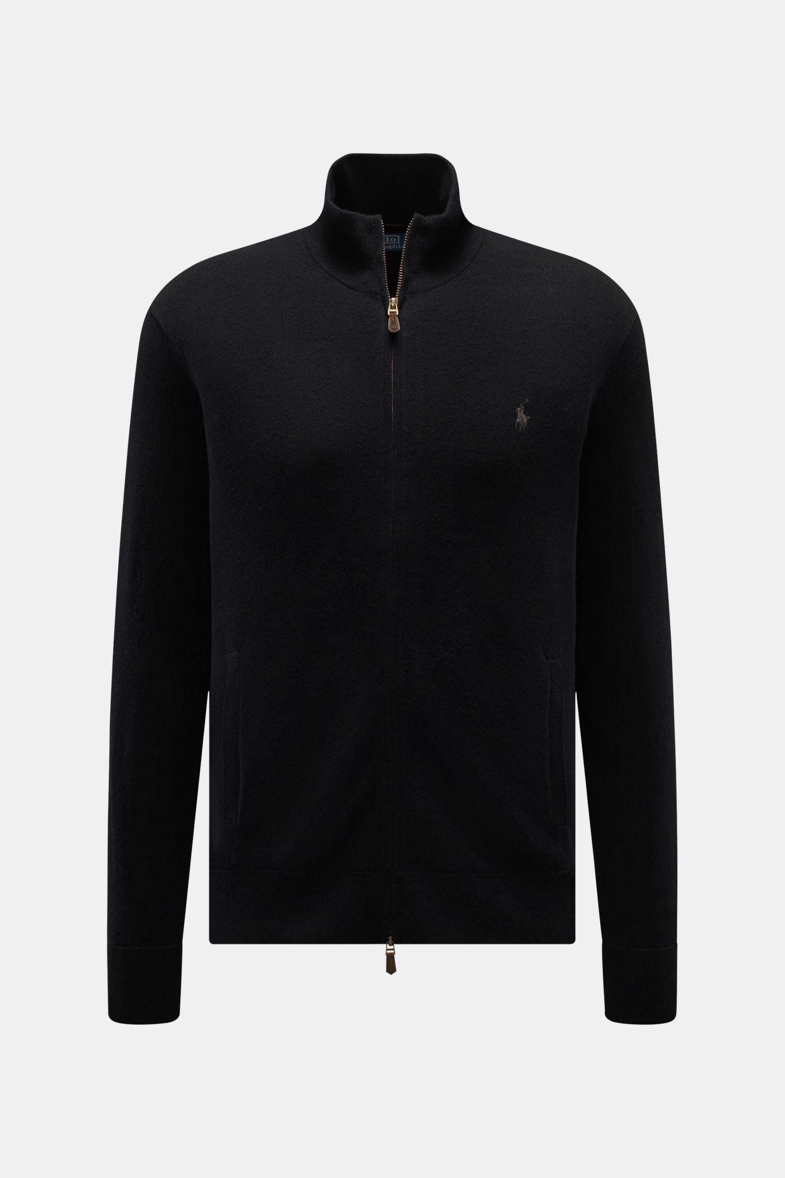 Frontale Aufnahme der Polo Ralph Lauren Strickjacke schwarz aus reiner, weicher Wolle mit Stehkragen, Zwei-Wege-Reißverschluss, Leistentaschen und Rippbündchen.