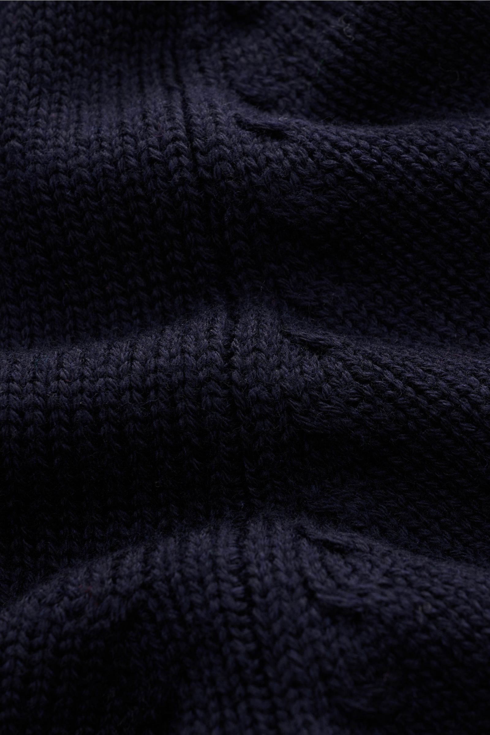 Close-up front view of B.F. Knitwear Merino Strickjacke navy showing soft, medium-knit texture in pure merino wool with ribbed cuffs and high collar for warmth. Hochwertiger Allrounder für kühle Tage: Die Strickjacke von B.F. KNITWEAR aus geschmeidiger Me