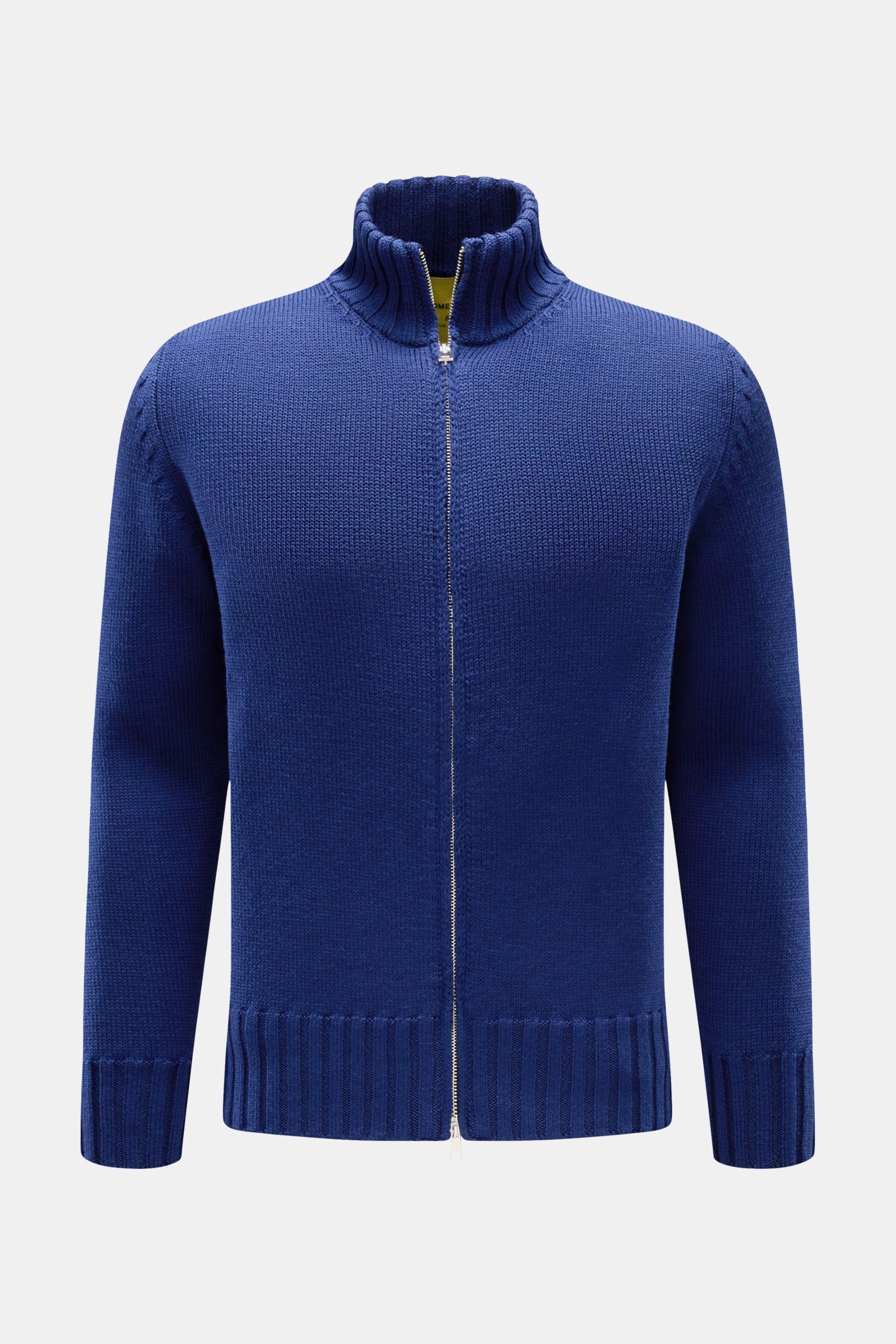 Front view of B.F. Knitwear Merino Strickjacke dunkelblau, a slim fit dark blue cardigan made of pure merino wool with a soft feel, ribbed cuffs, medium knit texture, two-way zipper, high stand-up collar, and round neckline, perfect for layering on cool d