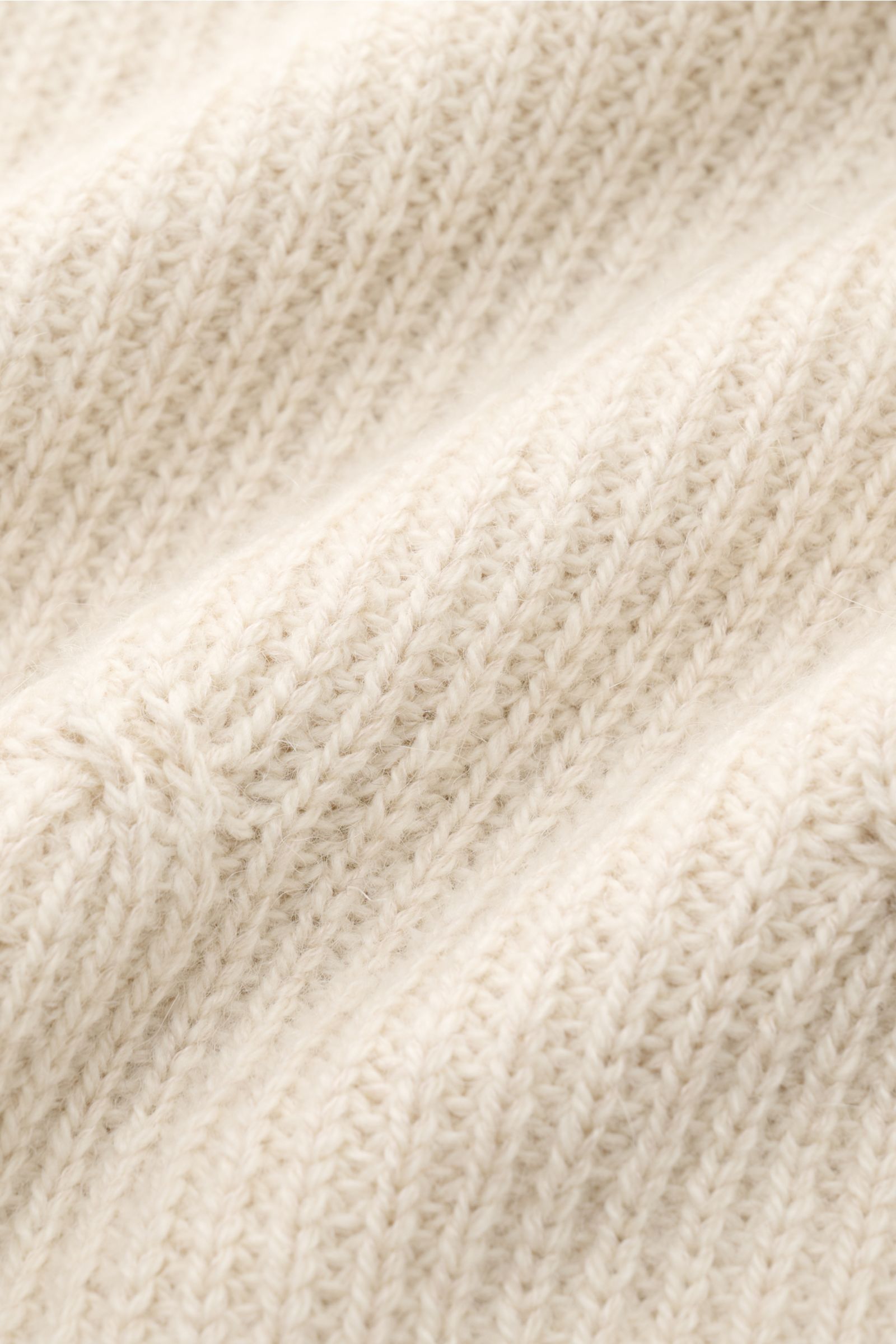 Agnona Cardigan creme Nahaufnahme des groben Patent-Strickmusters mit weichem Griff aus Cashmere, Wolle und Seide, Detailfoto.