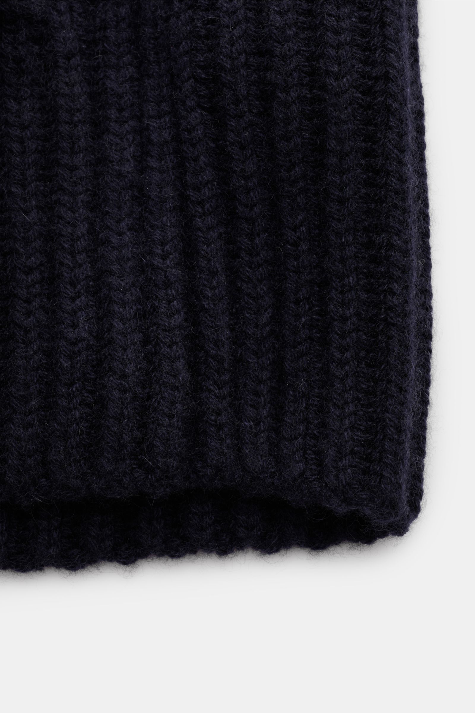 Iris von Arnim Uomo Cashmere Cardigan 'Arvada' navy, Detailaufnahme von voluminösem Patentstrick aus reinem Cashmere mit softer Haptik.