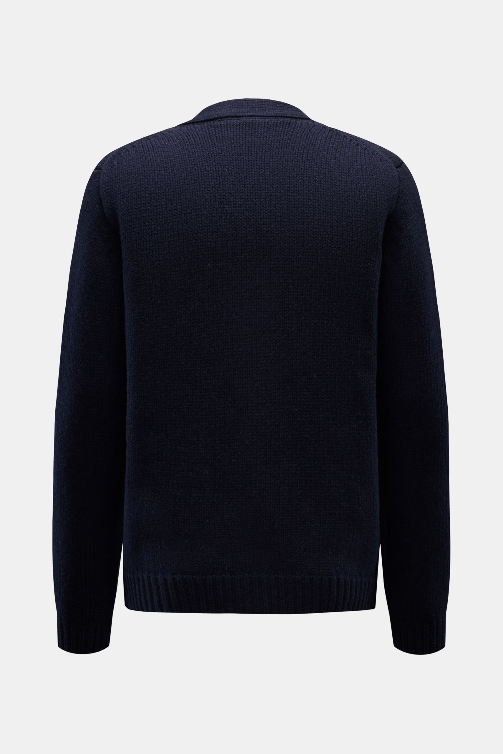 04651/ A trip in a bag Cardigan 'Bold' navy, grob gestrickt aus reiner Wolle, Oversized Fit, Rückansicht, weicher Griff, keine Fronttaschen sichtbar.