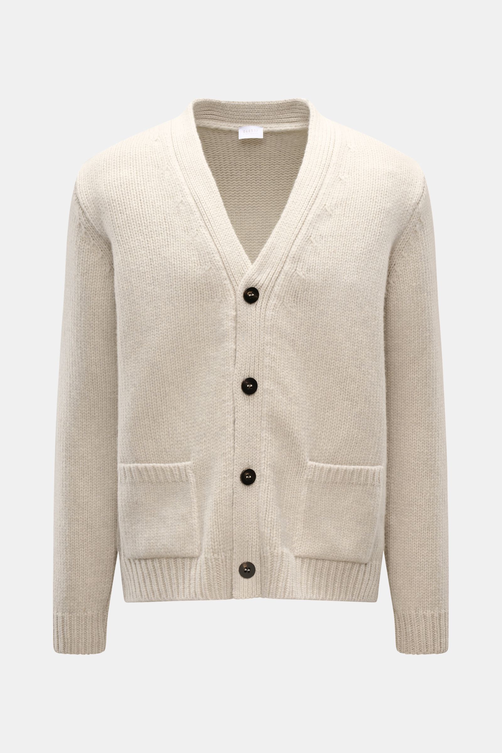 Frontansicht des 04651/ A trip in a bag Cardigan 'Bold' hellgrau meliert aus reiner Lammwolle mit Oversized Fit, grobem Strickbild, Vier-Knopf-Leiste und aufgesetzten Fronttaschen, weich und komfortabel.