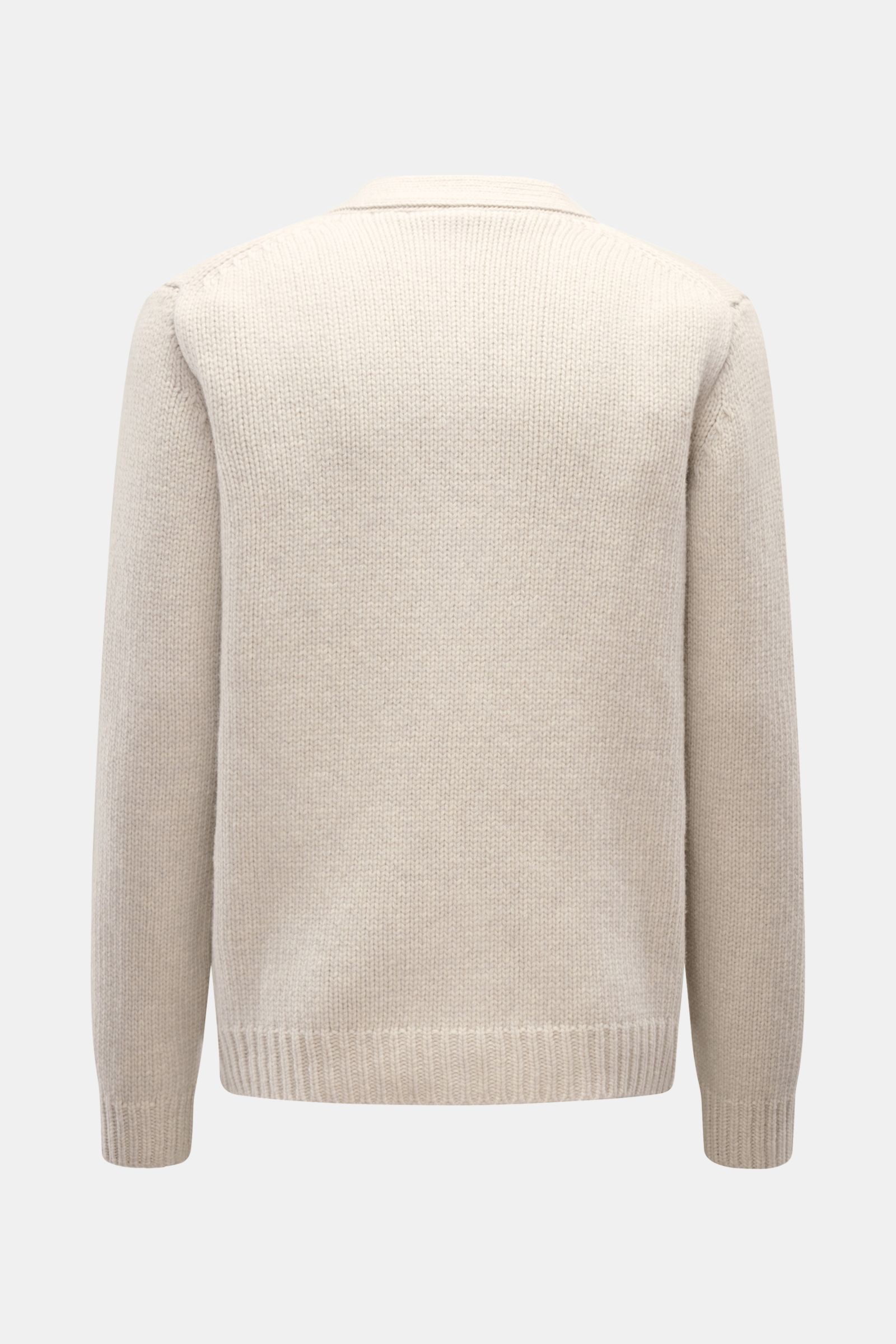 Rückansicht des 04651/ A trip in a bag Cardigan 'Bold' hellgrau meliert aus reiner Lammwolle, Oversized Fit, grobes Strickbild.