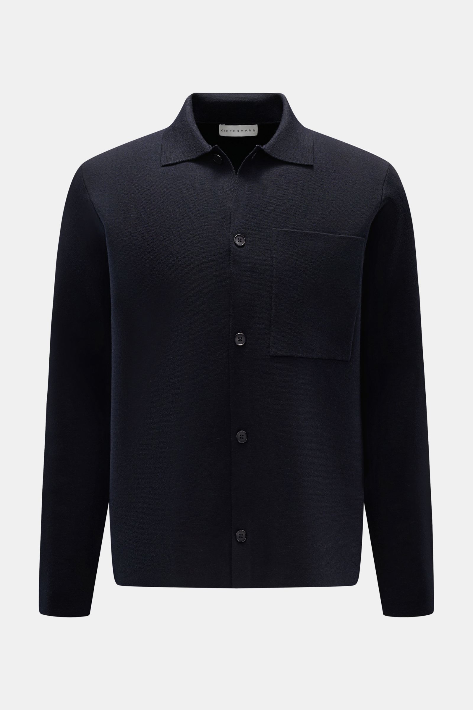 Front view of Kiefermann Merino Jersey-Cardigan 'Clemenso' hellgrau in dark navy, featuring a boxy silhouette, open edges, four-button placket, turn-down collar, and chest patch pocket. Für Momente, in denen Schlichtheit zur stärksten Form von Stil wird: 