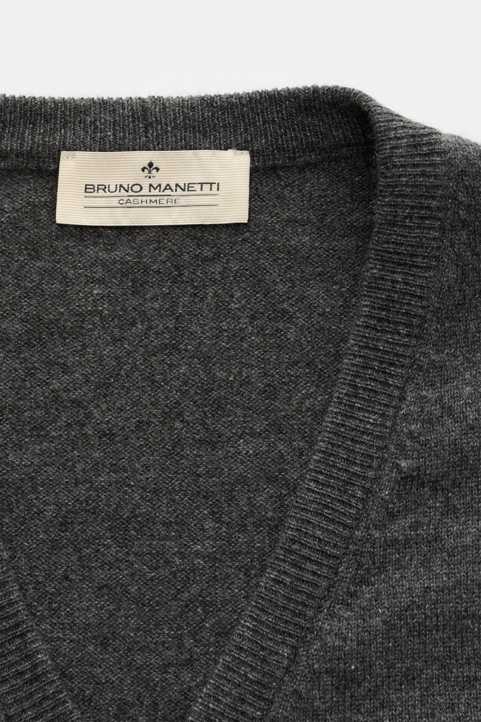 Bruno Manetti Cashmere Cardigan dunkelgrau meliert, Detailaufnahme von oben, reiner Cashmere, weicher Griff, feines Strickbild, Regular Fit, V-Neck, Sechs-Knopf-Leiste, komfortable Rippbündchen.