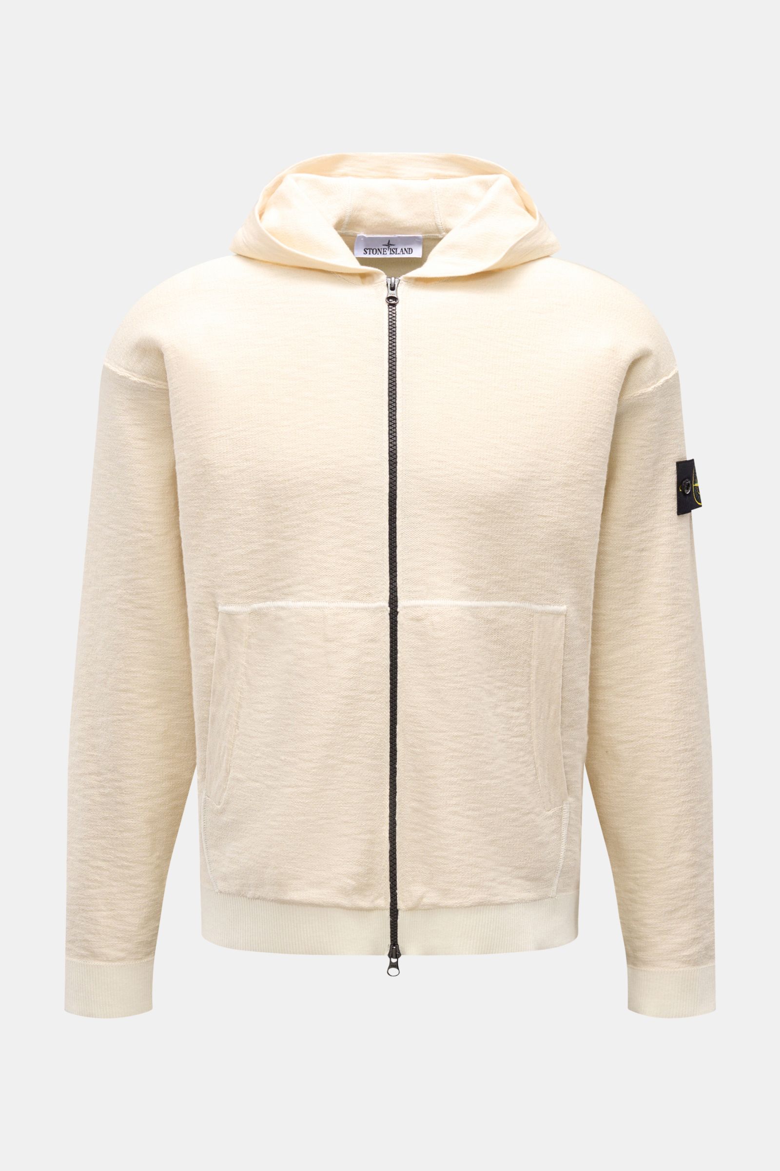 Front view of Stone Island Sweatjacke creme, a sportive zip-up hoodie with hood, kangaroo pocket, ribbed cuffs, and compass badge on sleeve.

Description: Strick mit Twist: Die sportive Jacke mit Kapuze im modernen Linksstrick von STONE ISLAND wird zum