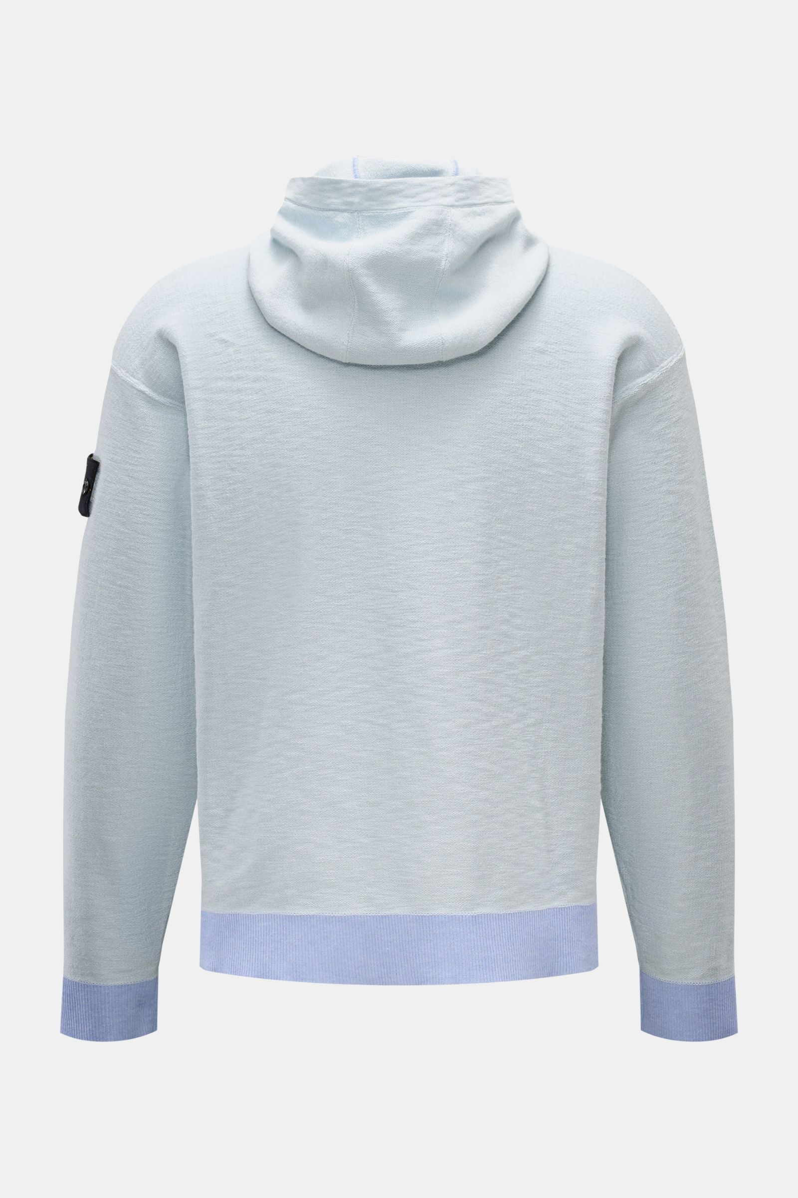 Stone Island Sweatjacke pastellblau shown from the back, hoodie, regular fit, ribbed cuffs and hem, compass badge on sleeve.

Strick mit Twist: Die sportive Jacke mit Kapuze im modernen Linksstrick von STONE ISLAND wird zum idealen Freizeitbegleiter un