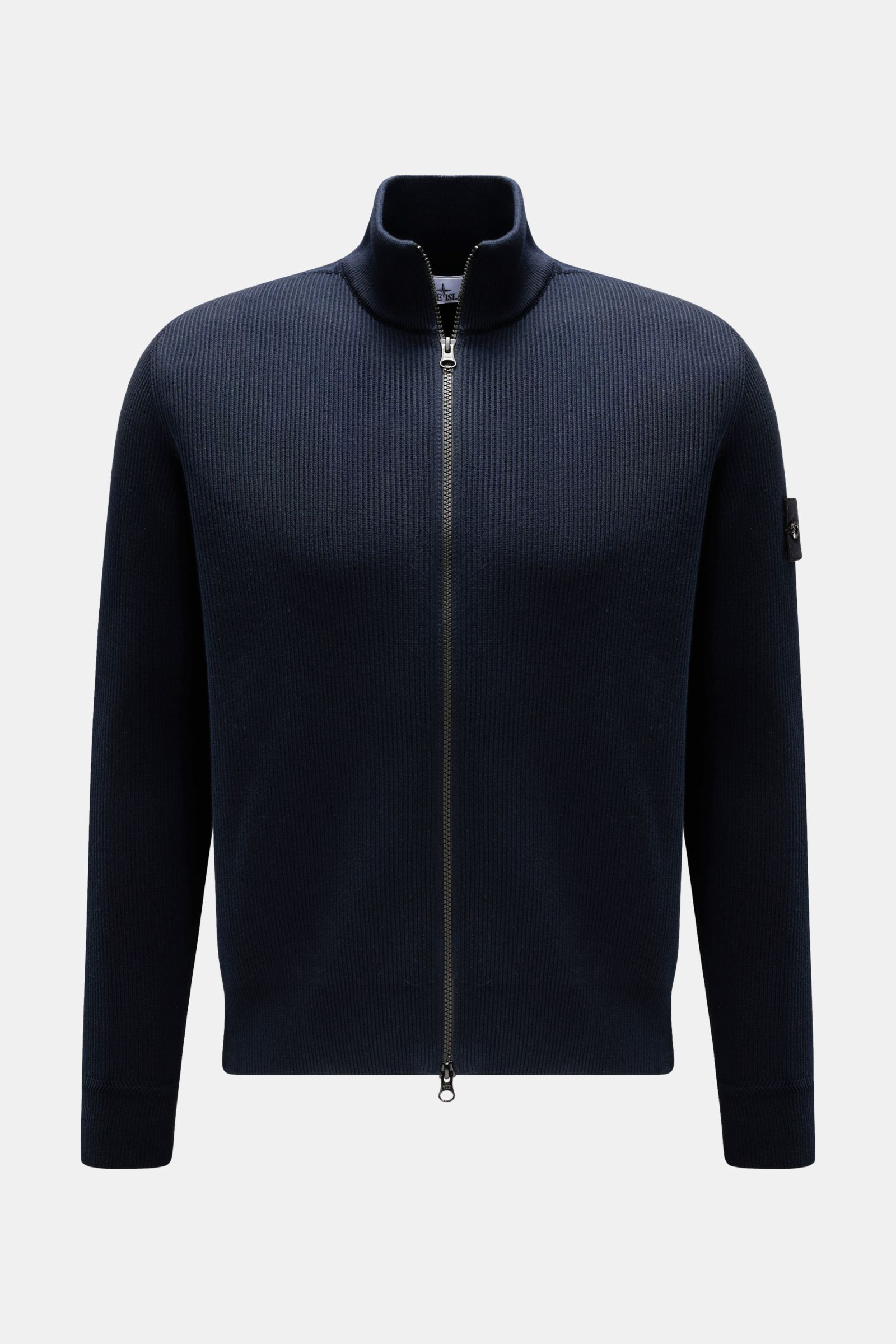 Stone Island Strickjacke 'Rib' navy, frontale Ansicht, Rippstrick aus reiner Baumwolle, Stehkragen, Zwei-Wege-Reißverschluss, Kompass-Badge.