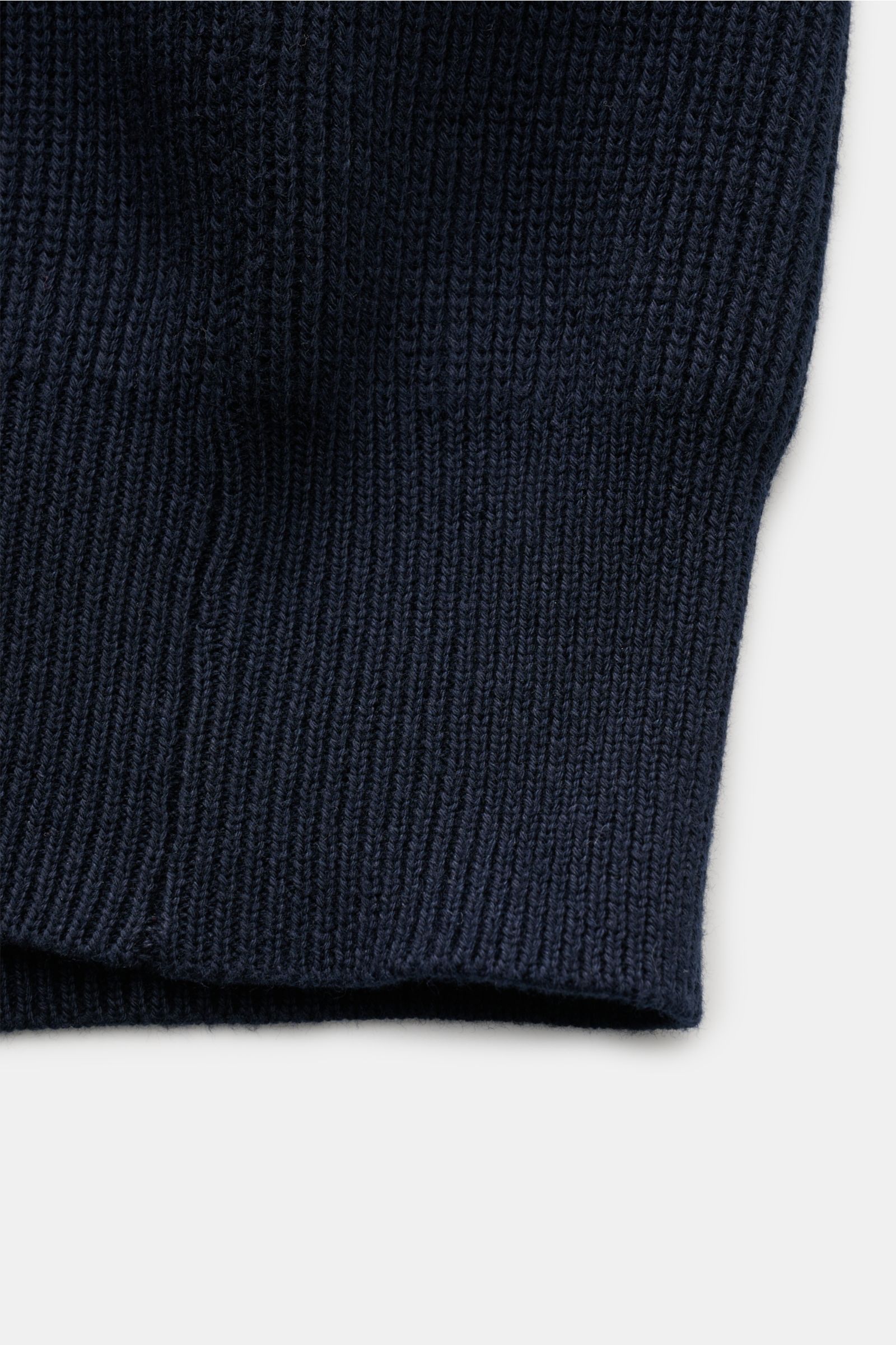 Stone Island Strickjacke 'Rib' navy aus reiner Baumwolle, klassisches Rippstrick-Design, Detailaufnahme des Ärmelbündchens mit weichem Griff.