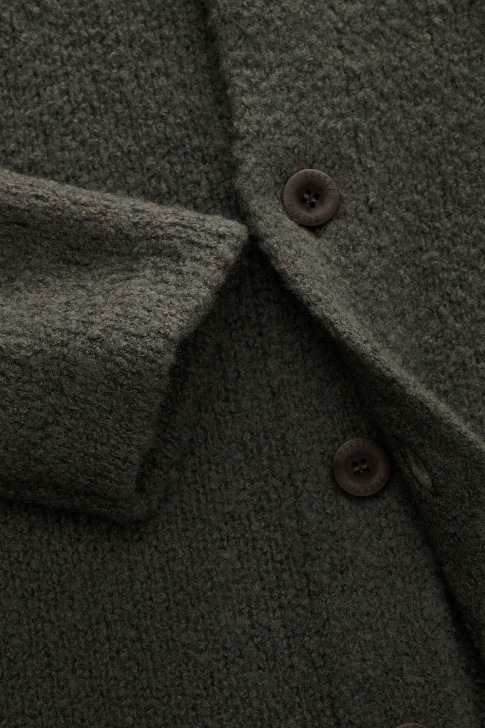 Close-up front view of the 04651/ A trip in a bag Cardigan 'Chunky Overshirt' olive, showing voluminous knit, buttons, and textured wool blend.

Smart and relaxed: This cardigan in overshirt style by 04651/ A TRIP IN A BAG is a perfect layering piece f