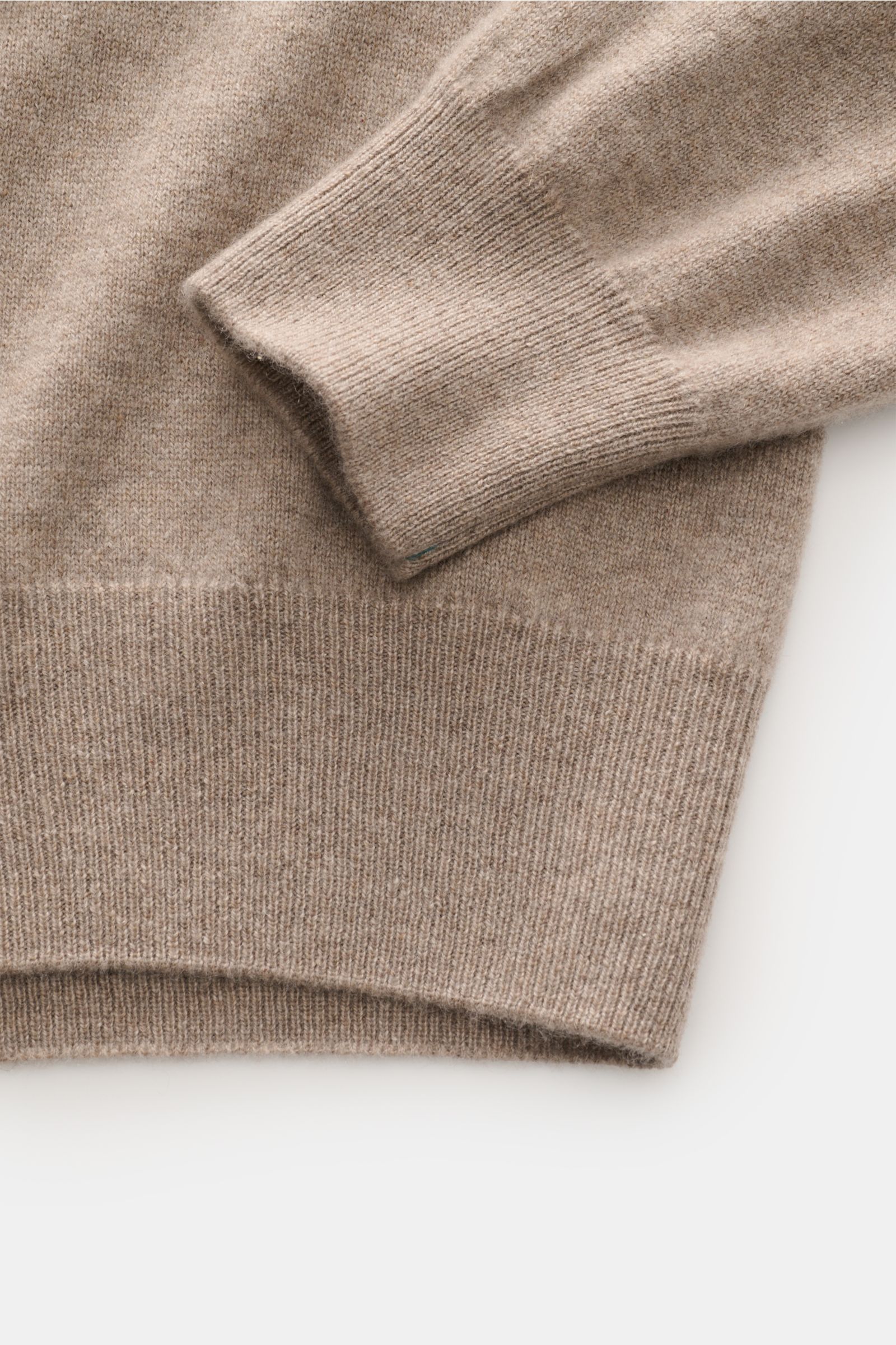 Close-up view of Fioroni Cashmere cardigan taupe mottled, showing fine knit ribbed cuffs and hem, made from pure baby cashmere with a soft feel.

Description: Exquisite craftsmanship from Italy: This cardigan by FIORONI is precisely made from fine mate