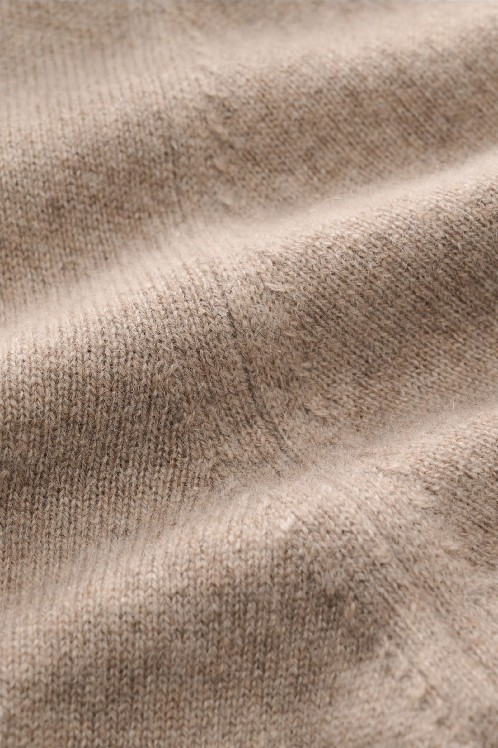 Close-up front view of the finely knit Fioroni Cashmere cardigan taupe mottled, showcasing exquisite Italian craftsmanship in soft baby cashmere with smooth button placket and flexible ribbed bands. Exquisite craftsmanship from Italy: This cardigan by FIO