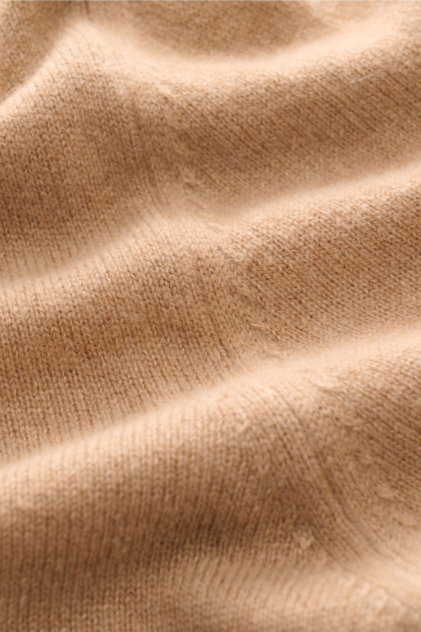 Close-up view of the fine knit texture of the Fioroni Cashmere cardigan light brown mottled, showcasing exquisite craftsmanship from Italy in soft baby cashmere with smooth button placket and flexible ribbed bands.