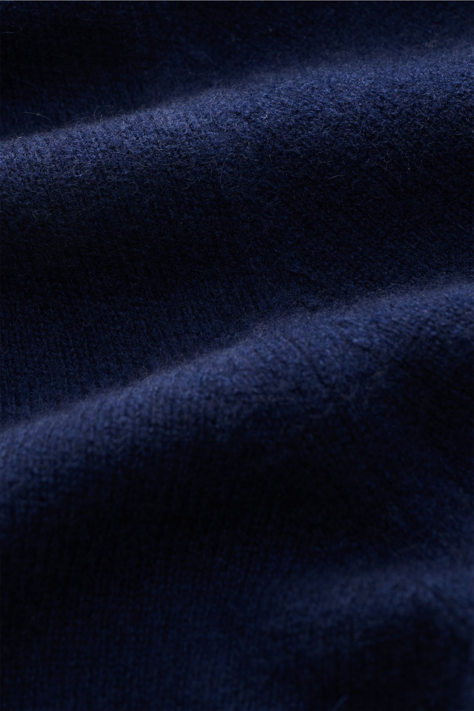 Close-up front view of the Fioroni Cashmere cardigan dark blue showing fine knit, pure baby cashmere, smooth button placket, slim fit, and flexible ribbed bands; exquisite craftsmanship from Italy with a very soft feel.