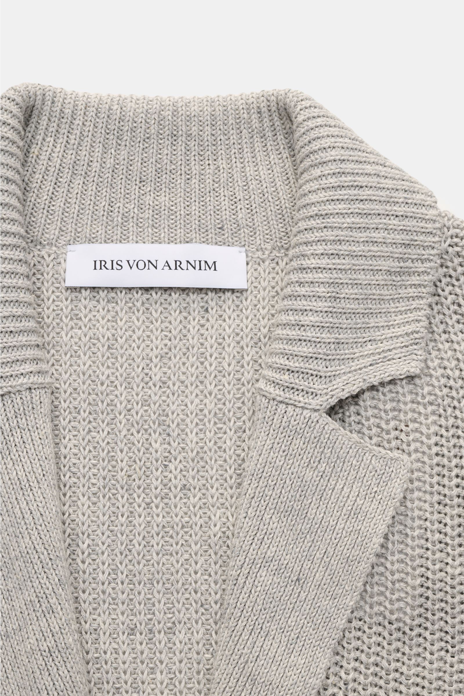 Close-up front view of the Iris von Arnim Cardigan 'Larion' grey mottled, showcasing the voluminous brioche knit collar and texture. 

A luxurious knitwear essential: With its voluminous brioche knit in the finest linen-cotton blend, this cardigan by I