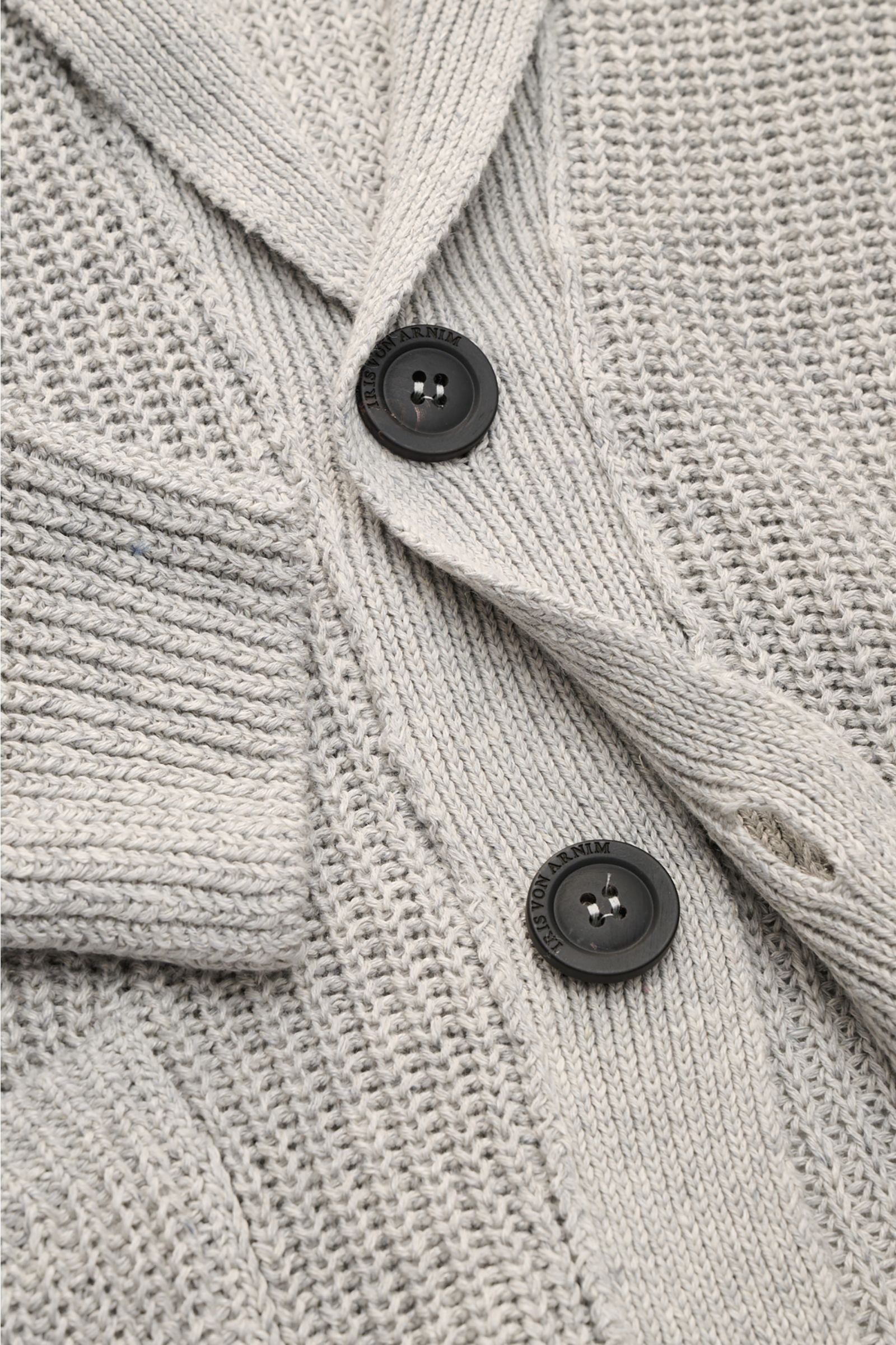 Close-up front view of Iris von Arnim Cardigan 'Larion' grey mottled showing voluminous brioche knit, rib knit lapel collar, and three black buttons.

A luxurious knitwear essential: With its voluminous brioche knit in the finest linen-cotton blend, th