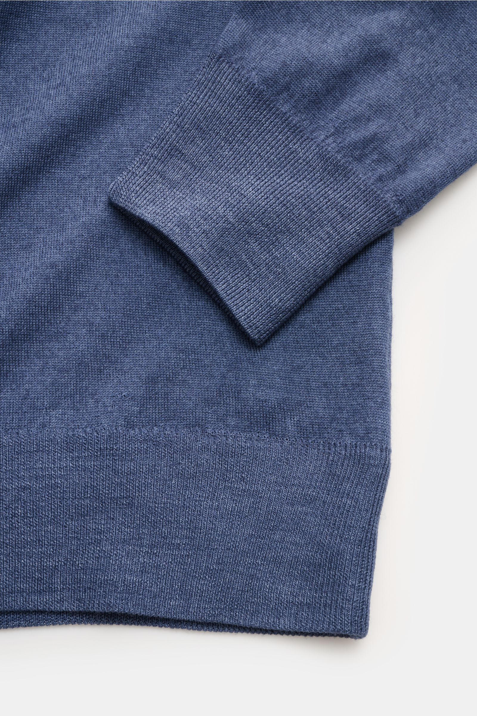 Close-up top view of the Gran Sasso Cardigan grey-blue mottled sleeve and cuff in pure virgin wool with fine knit, ribbed bands, and vintage finish.