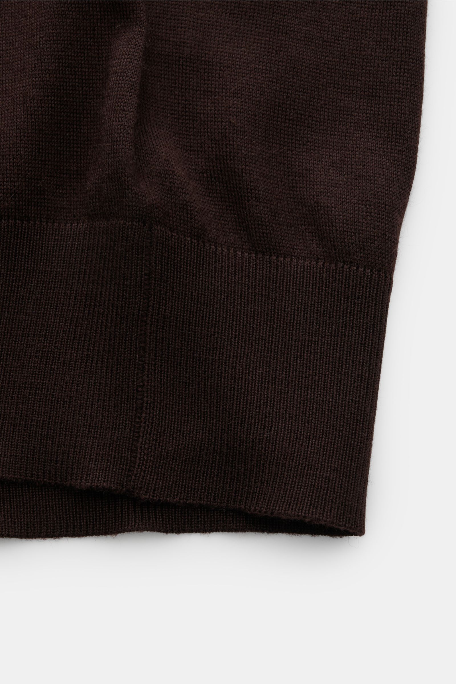 Close-up view of the ribbed cuff of the Bruno Manetti Cashmere silk cardigan dark brown, showing its fine knit and soft texture. Luxury you can feel on your skin: This fine knit cardigan by BRUNO MANETTI has an exceptionally soft feel and timeless eleganc