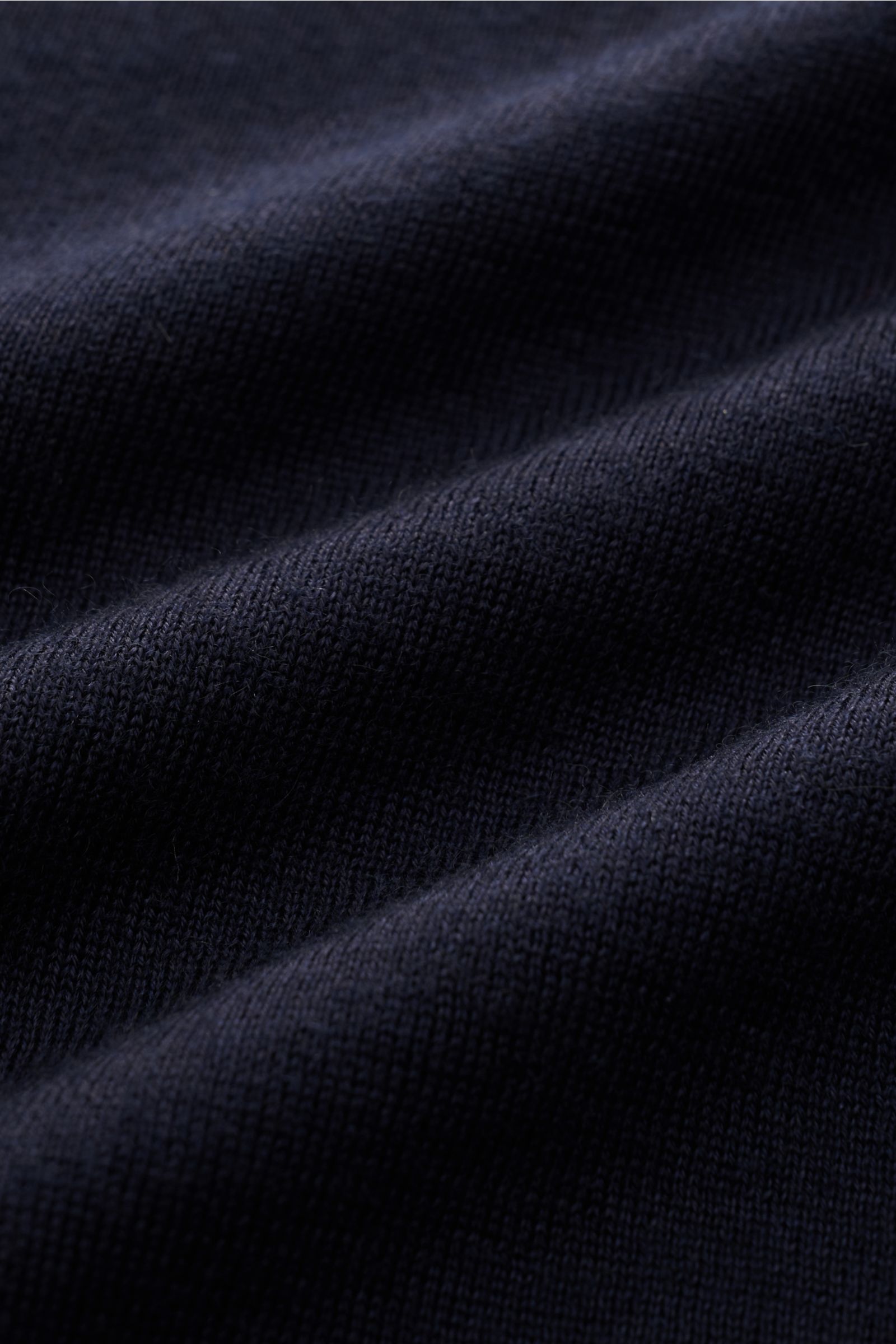Close-up, detailed texture of the Bruno Manetti Cashmere-silk cardigan navy, showcasing its fine, soft knit fabric from a frontal macro perspective. Luxury you can feel on your skin: This fine knit cardigan by BRUNO MANETTI has an exceptionally soft feel 