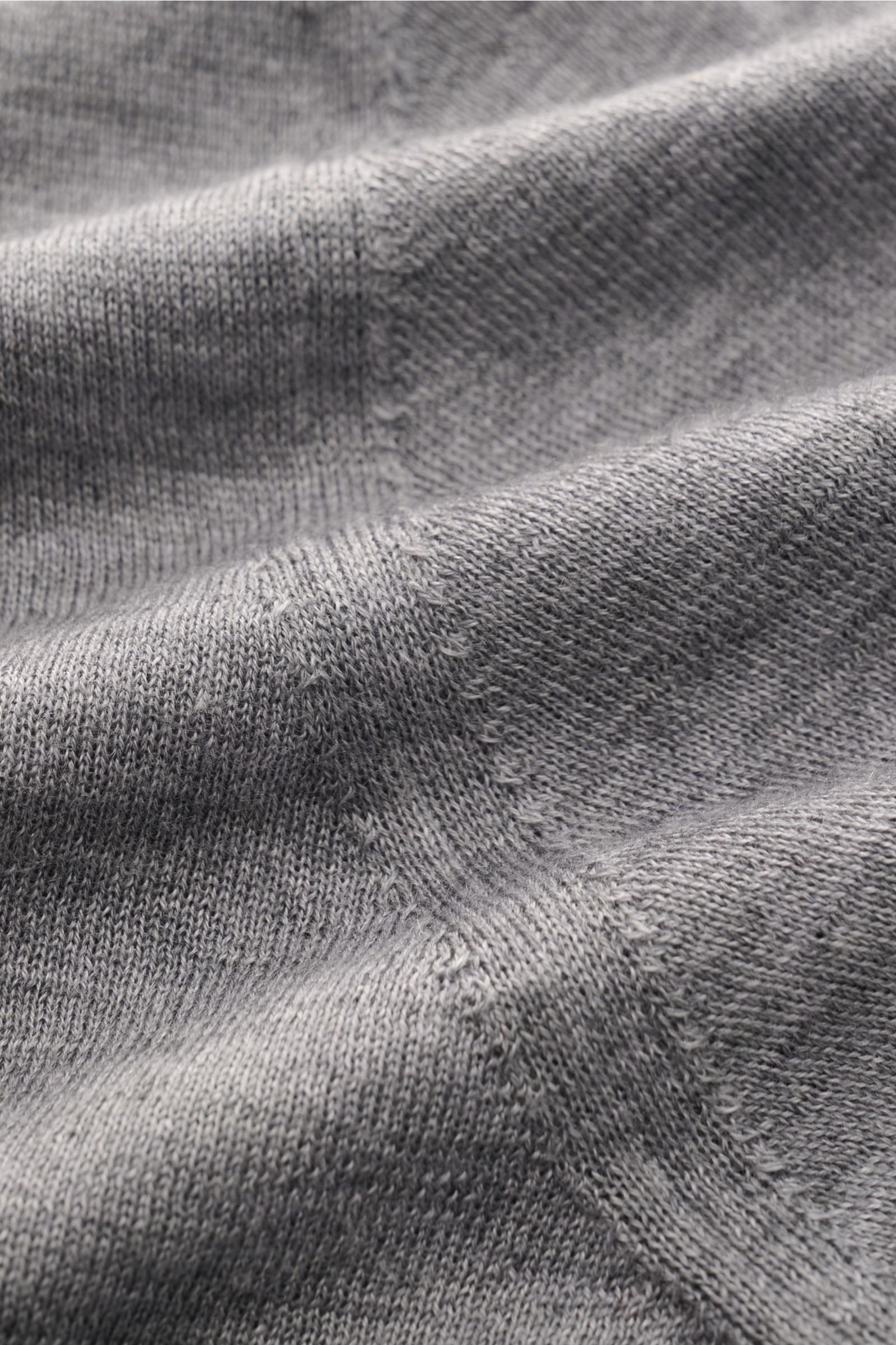 Close-up view of the fine knit texture and stitching of the Bruno Manetti Cashmere-silk cardigan grey mottled, showing its soft, luxurious fabric. Luxury you can feel on your skin: This fine knit cardigan by BRUNO MANETTI has an exceptionally soft feel an