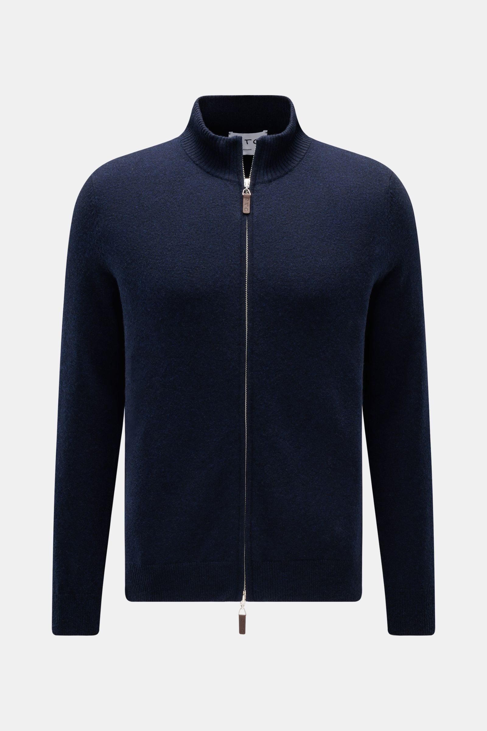 FTC Cashmere Strickjacke navy in Slim Fit, Fair-Trade-Cashmere mit feinem Strick, Stehkragen und Zwei-Wege-Reißverschluss, frontal fotografiert.