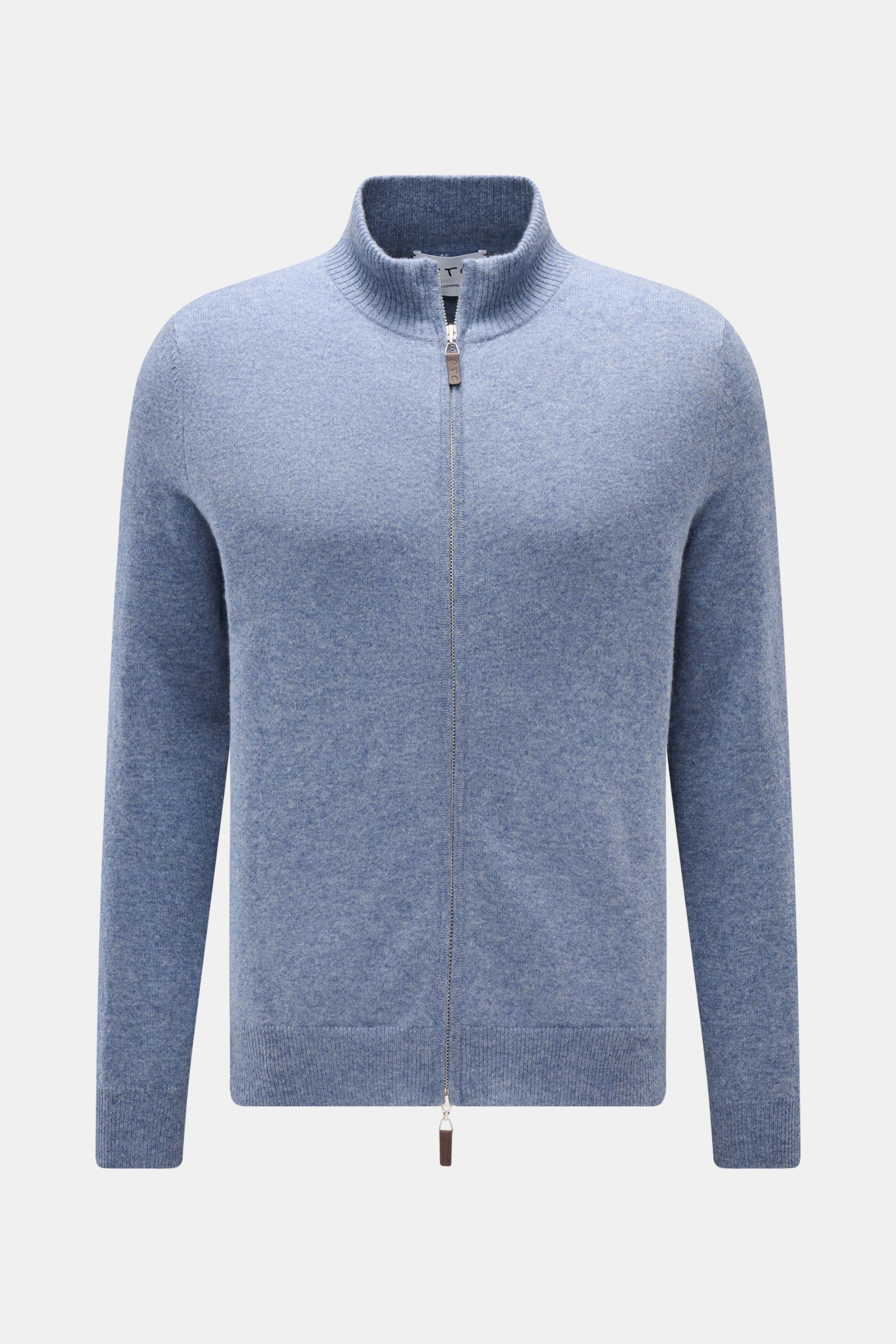 FTC Cashmere Strickjacke rauchblau meliert, Frontansicht, Slim Fit, Fair-Trade-Cashmere, OEKO-TEX®, feines Strickbild, weicher Griff, Stehkragen, Zwei-Wege-Reißverschluss mit Leder-Logo, flexible Rippbündchen.