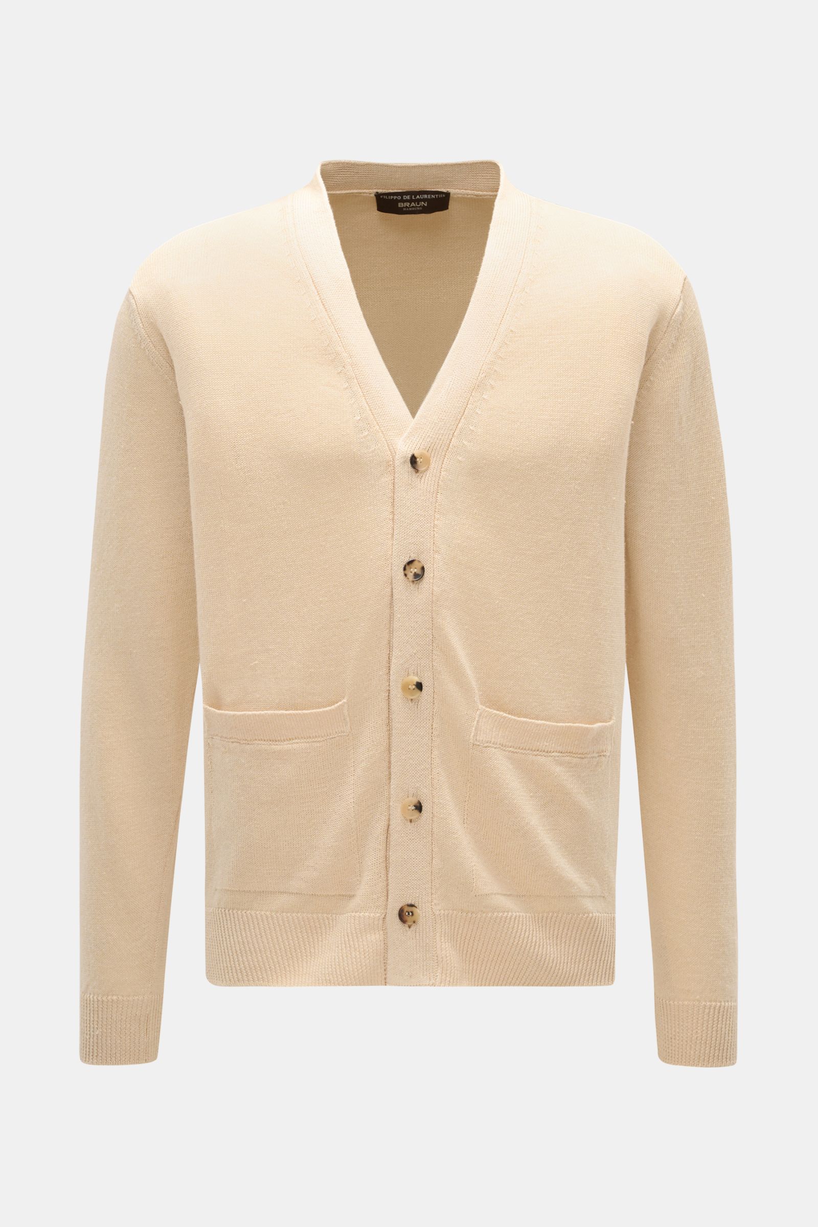 Front view of the Filippo de Laurentiis Cardigan sand in a light linen-cotton mix, featuring soft texture, fine knit, regular fit, five-button placket, patch hip pockets, and comfortable ribbed cuffs. Stylisch ohne viel Aufwand: Mit seinem leichten Materi
