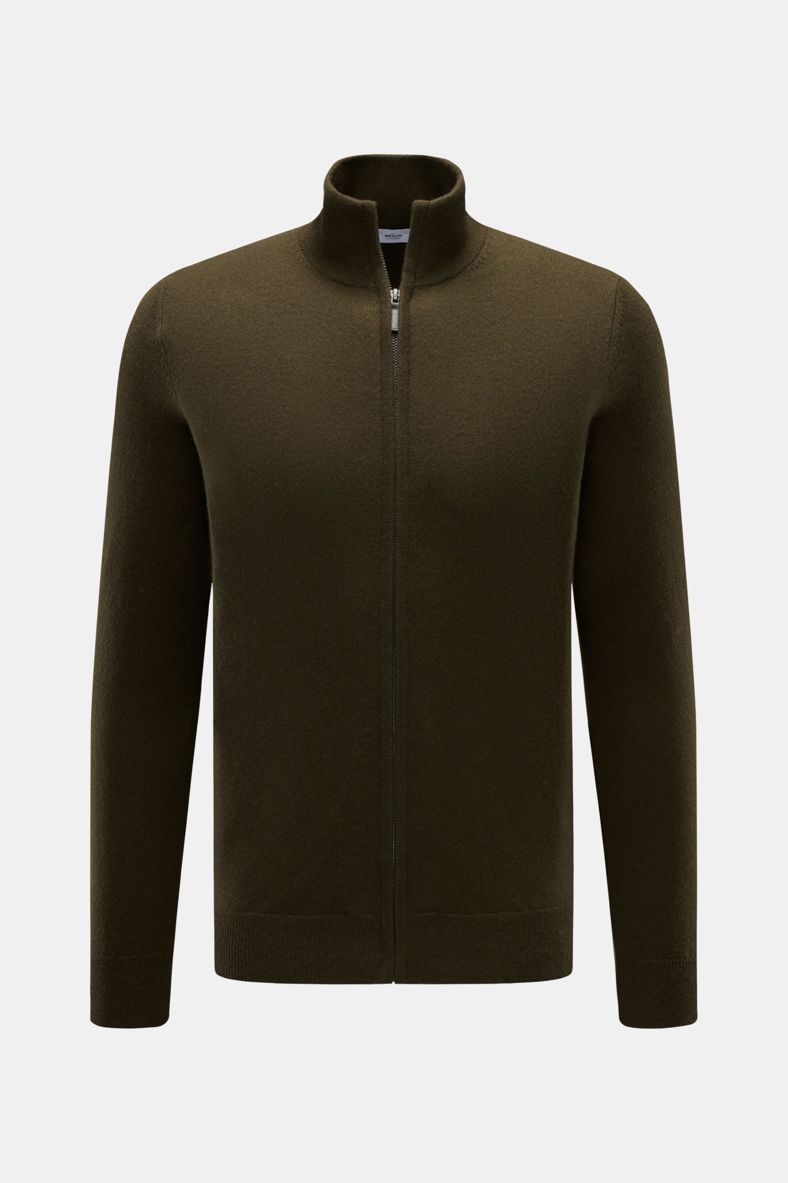von Braun Cashmere Strickjacke dark olive, frontal fotografiert, Slim Fit, Stehkragen, Reißverschluss, weicher Griff, feines Strickbild, reine Cashmerequalität, komfortable Rippbündchen, luxuriöses Basic für kalte Tage.