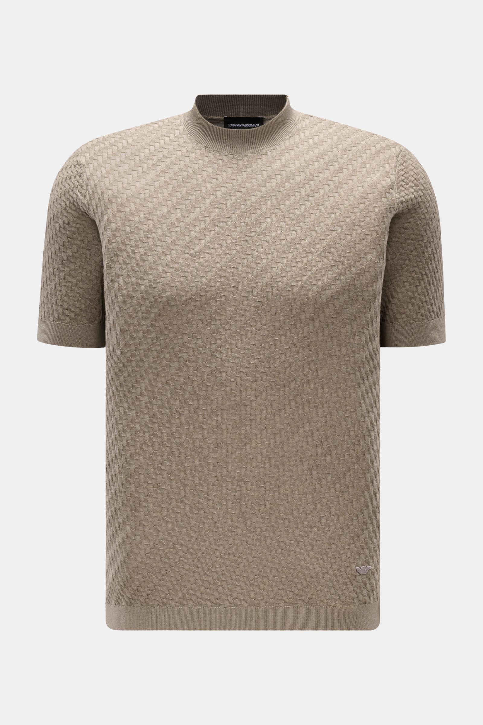 Alt tag (125 characters max):
Front view of Emporio Armani Crew neck jumper beige with short sleeves, textured knit, and ribbed bands in pure virgin wool.

Detailed description:  
Versatile companion: This lightweight short sleeve jumper in pure virgin