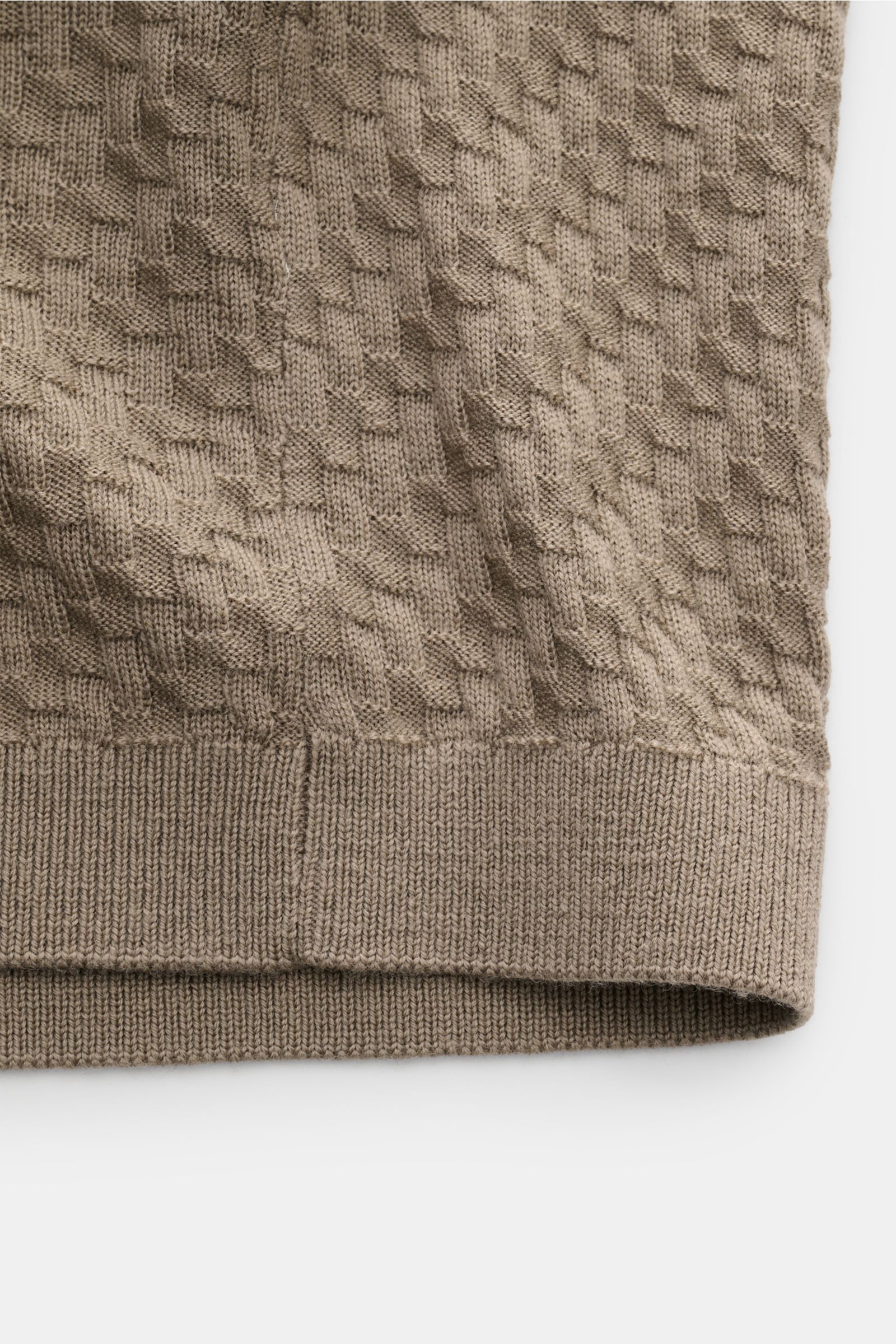 Alt tag (125 characters max): Close-up of textured knit hem of Emporio Armani Crew neck jumper beige, showing fine knit and ribbed bands from front view.

Description: 
Versatile companion: This lightweight short sleeve jumper in pure virgin wool by EM