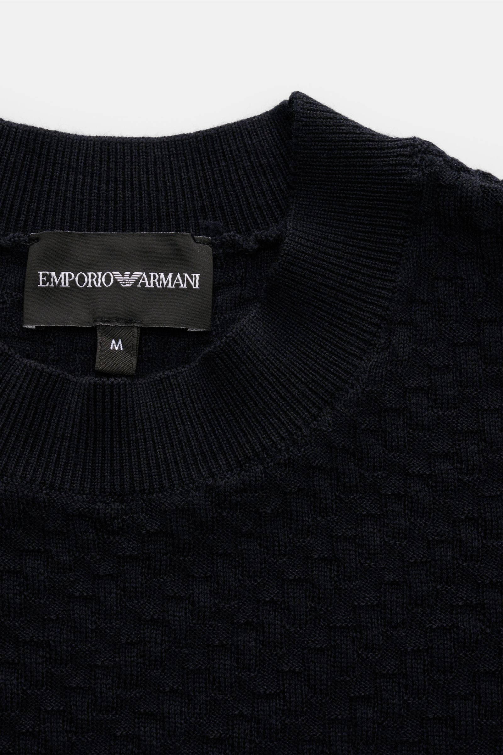 Close-up front top view of Emporio Armani Short sleeve jumper navy showing ribbed crew neck and textured fine knit pattern.

Versatile companion: This lightweight short sleeve jumper in pure virgin wool by EMPORIO ARMANI has a subtle textured pattern a