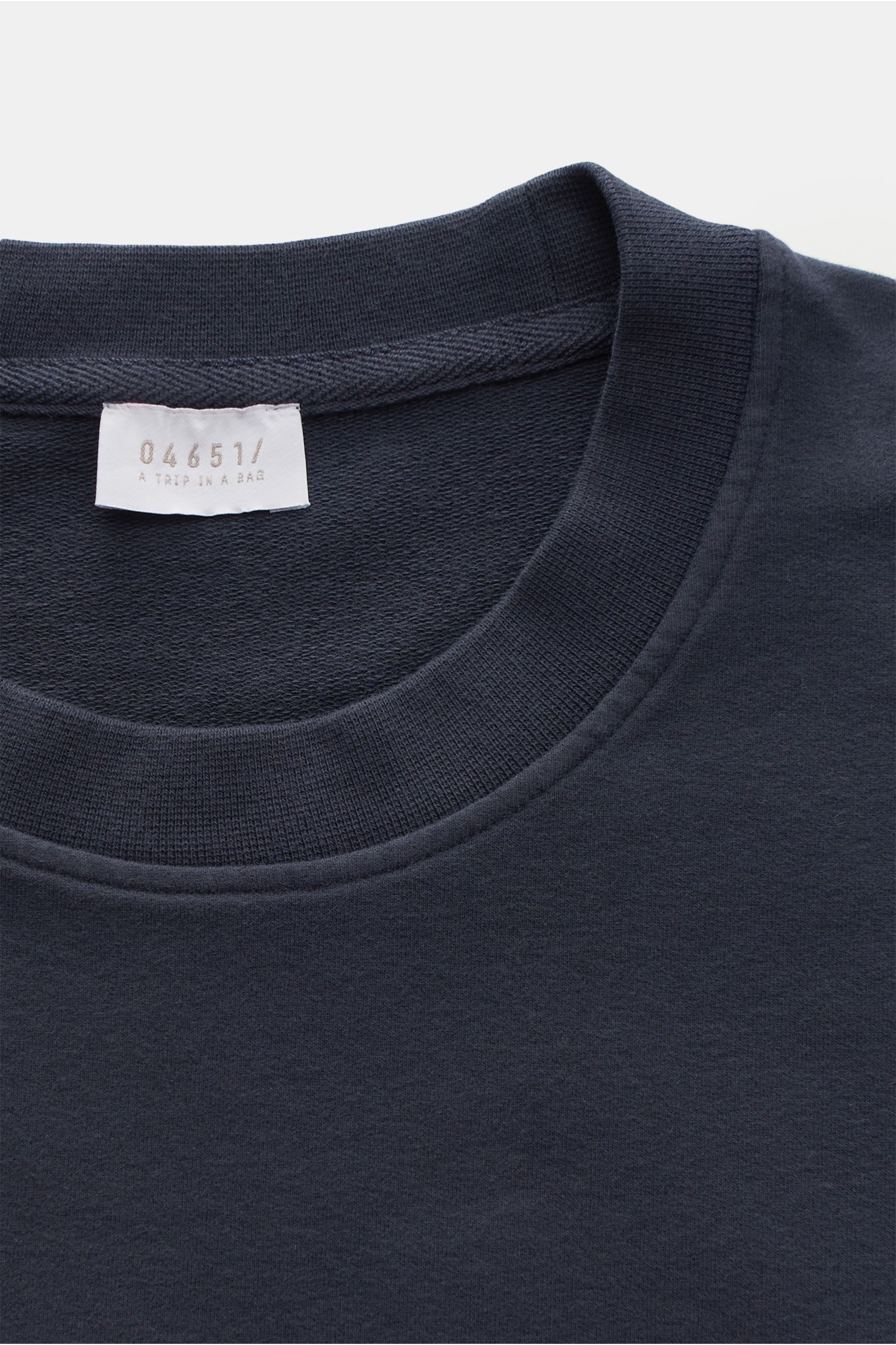 04651/ A trip in a bag Rundhals-Sweatshirt graublau