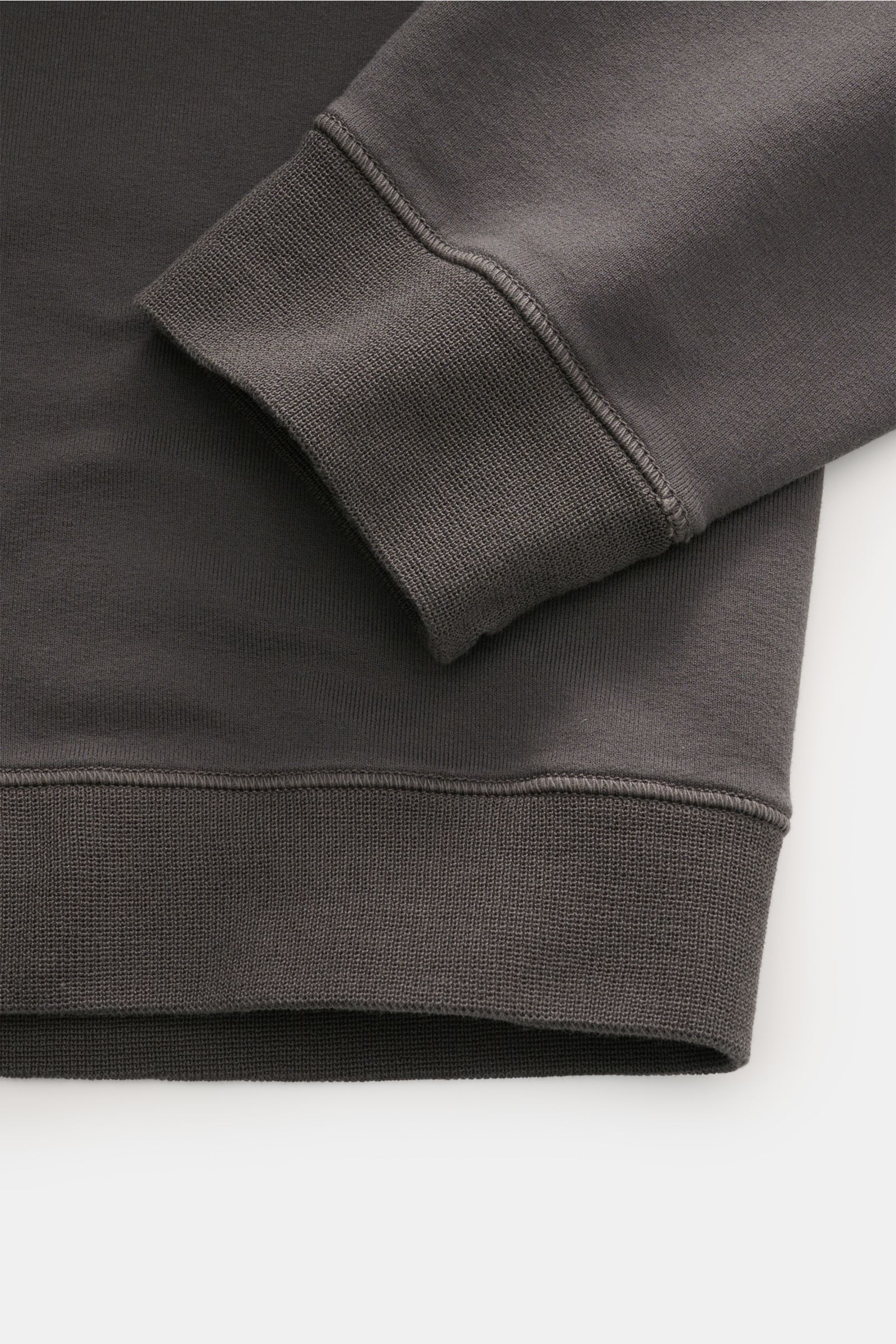 Close-up front view of the Stone Island Crew neck sweatshirt 'Stellina' anthracite sleeve cuff and hem, showing soft elasticated cotton fabric and subtle Stellina stitching.

Description: 
Understated aesthetic meets precision: The sweatshirt 'Stellina