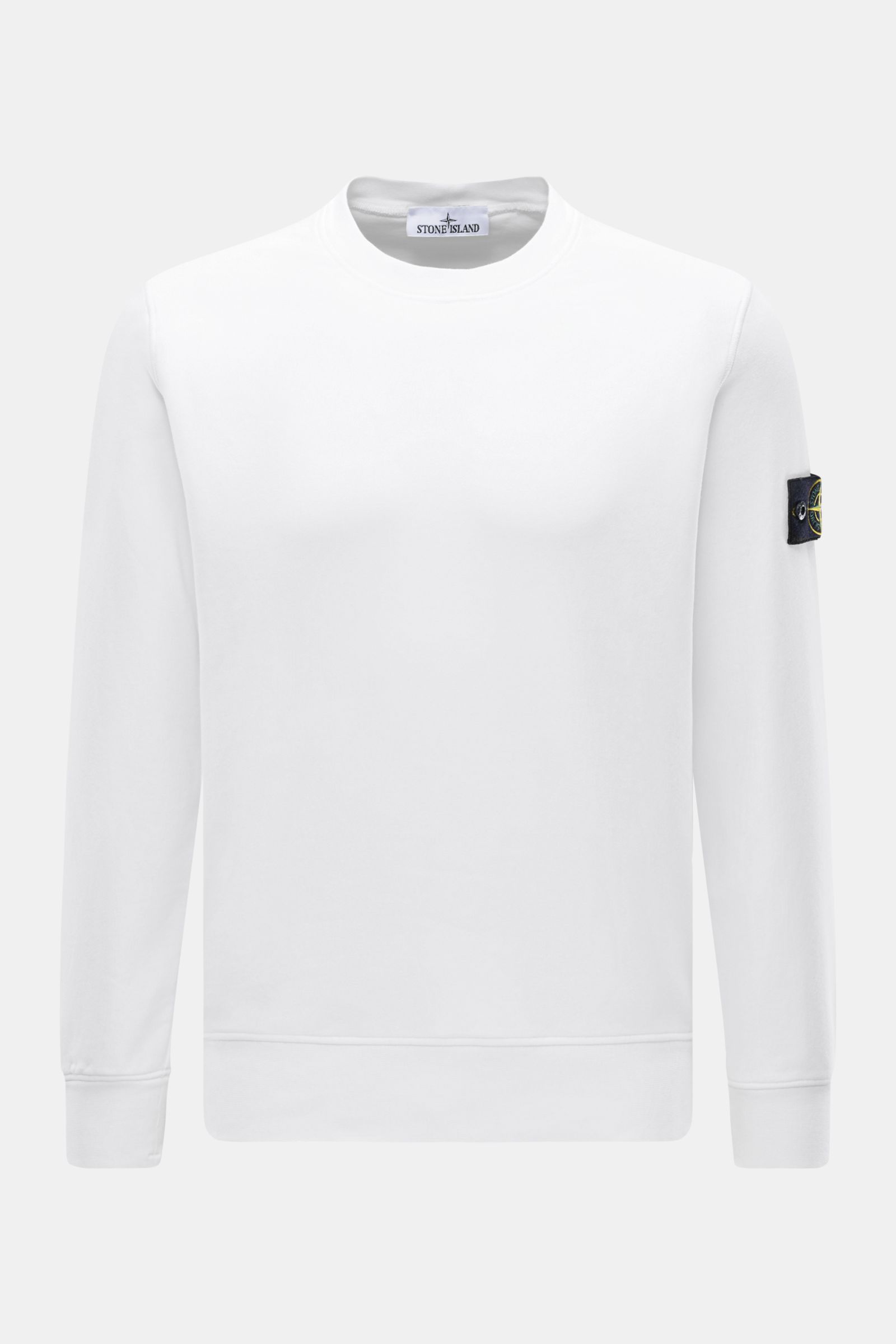 Front view of Stone Island Rundhals-Sweatshirt 'Basic Sweat' weiß, a white cotton sweatshirt with round neckline, regular fit, soft touch, ribbed cuffs, and compass badge on upper sleeve.

Description:
Zeitloses Basic Piece: Das sportive Sweatshirt von
