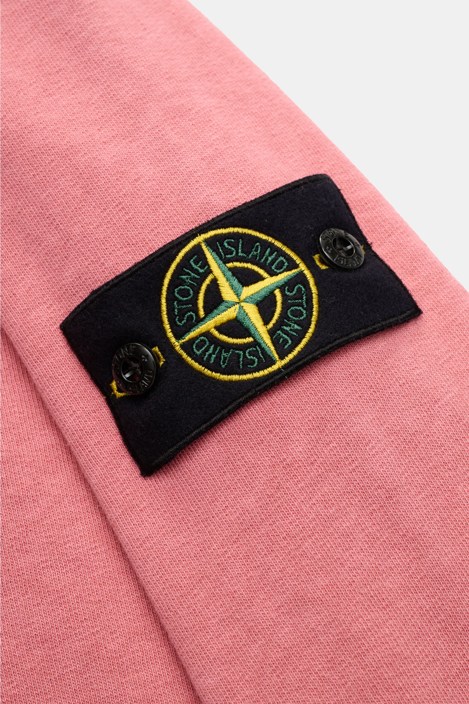 Close-up side view of Stone Island Crew neck sweatshirt 'Washed Sweat' antique pink showing the compass badge on the upper sleeve.

Description: STONE ISLAND’s signature piece dyeing is used with a modern washed effect in this sweatshirt and external s