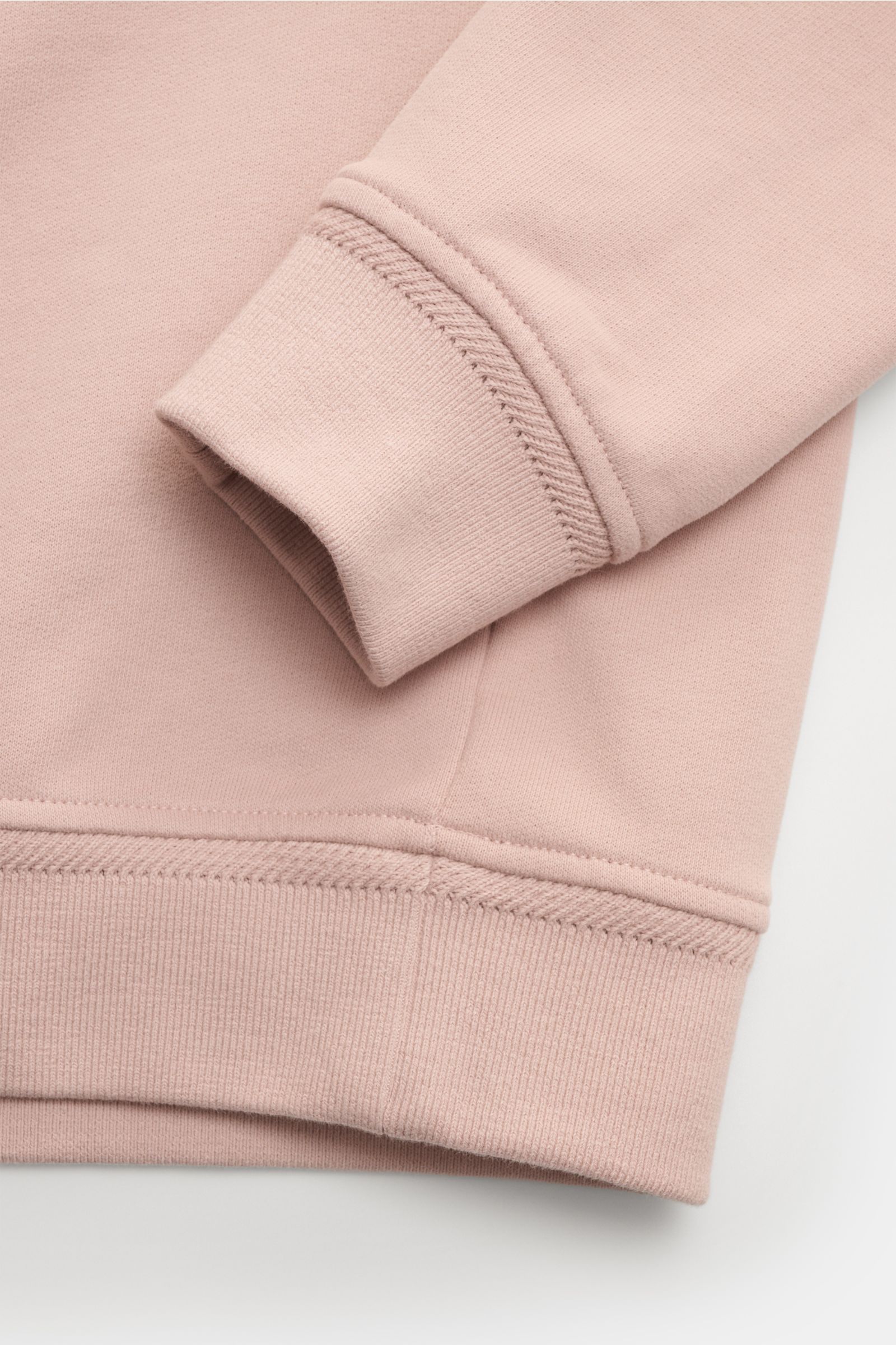 Close-up front view of the Belstaff Sweatshirt antique pink showing sleeve cuff and hem with tonal stitching and ribbed bands.

This sweatshirt by BELSTAFF creates modern accents with artistic decorative stitching, the characteristic V-stitch and a ton