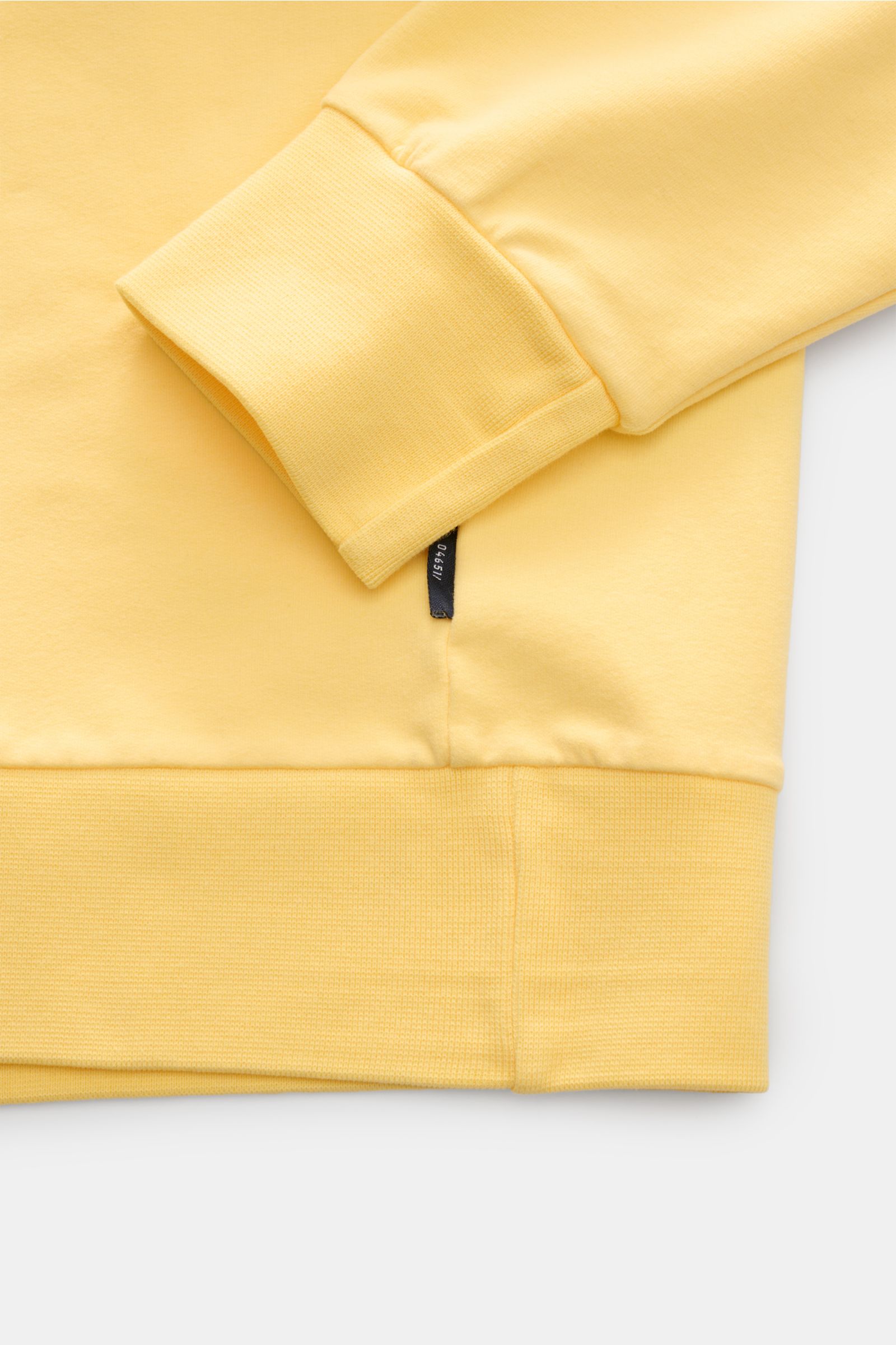 Close-up view of the cuff and hem of the 04651/ A trip in a bag Sweatshirt 'College Crew' rose, showing sweat fabric made of elasticated cotton, very soft feel, regular fit, crew neck, terry appliqué and stitching on the chest, and comfortable ribbed band