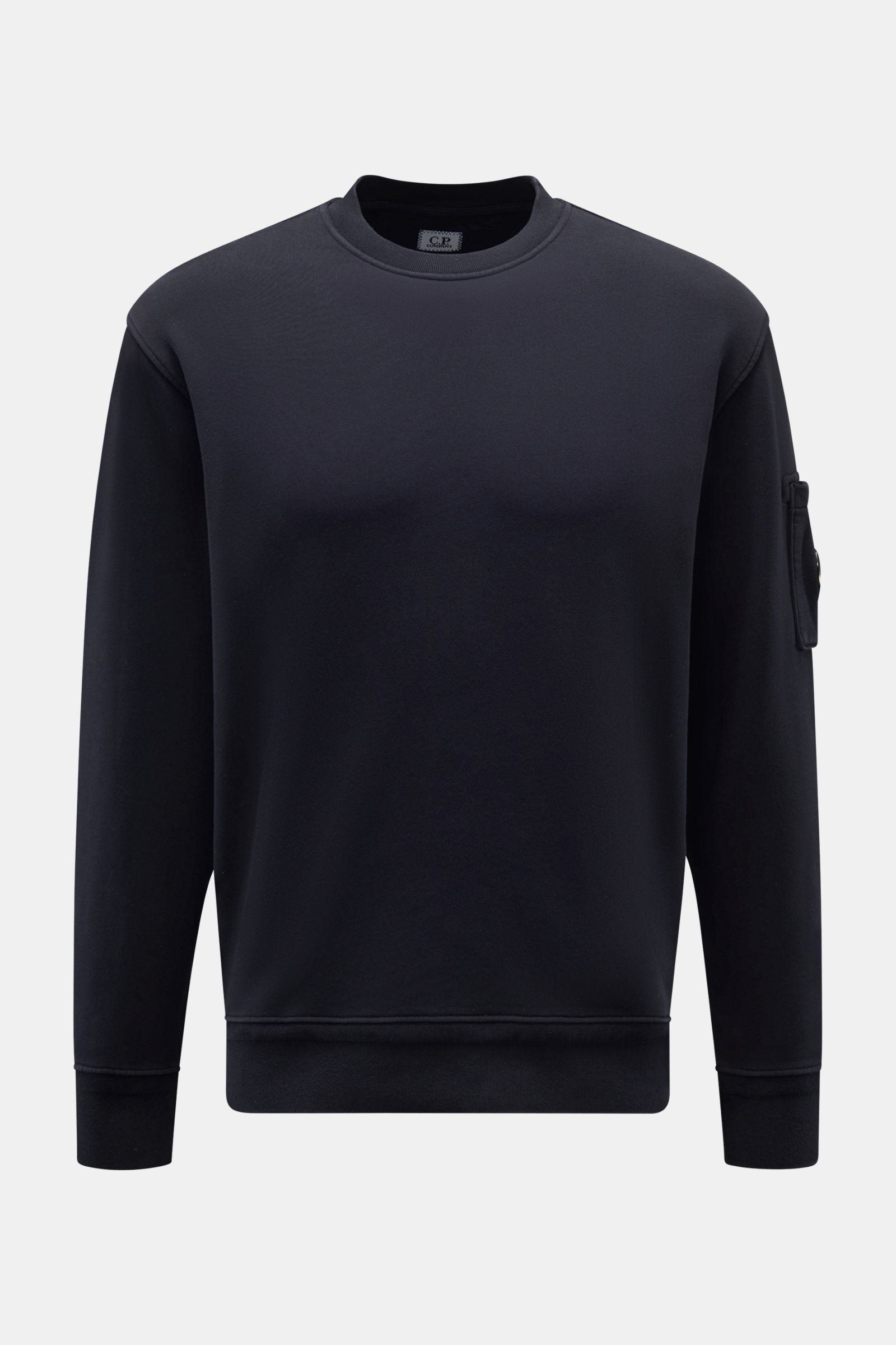 C.P. Company Sweatshirt navy, frontale Ansicht, Rundhals, reine Baumwolle, leichte Qualität, Ärmel mit Linsen-Detail-Tasche, Rippbündchen.