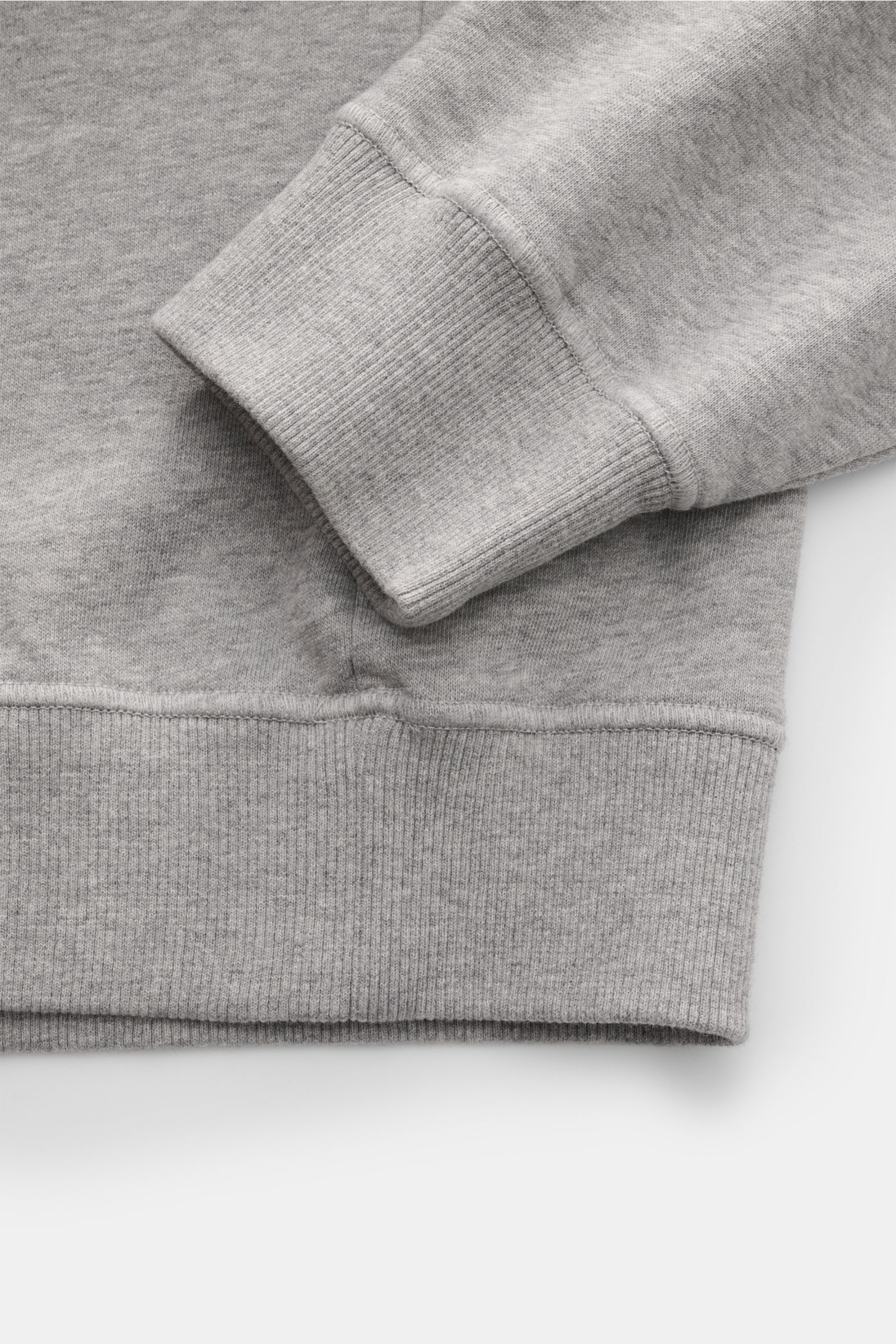 Officine Générale Sweatshirt 'Darius' grey mottled shown from a close-up, top-down perspective of sleeve and hem, made of pure cotton with soft interior. A luxurious basic: The sweatshirt 'Darius' in pure cotton with brushed, soft inside by OFFICINE GÉNÉR