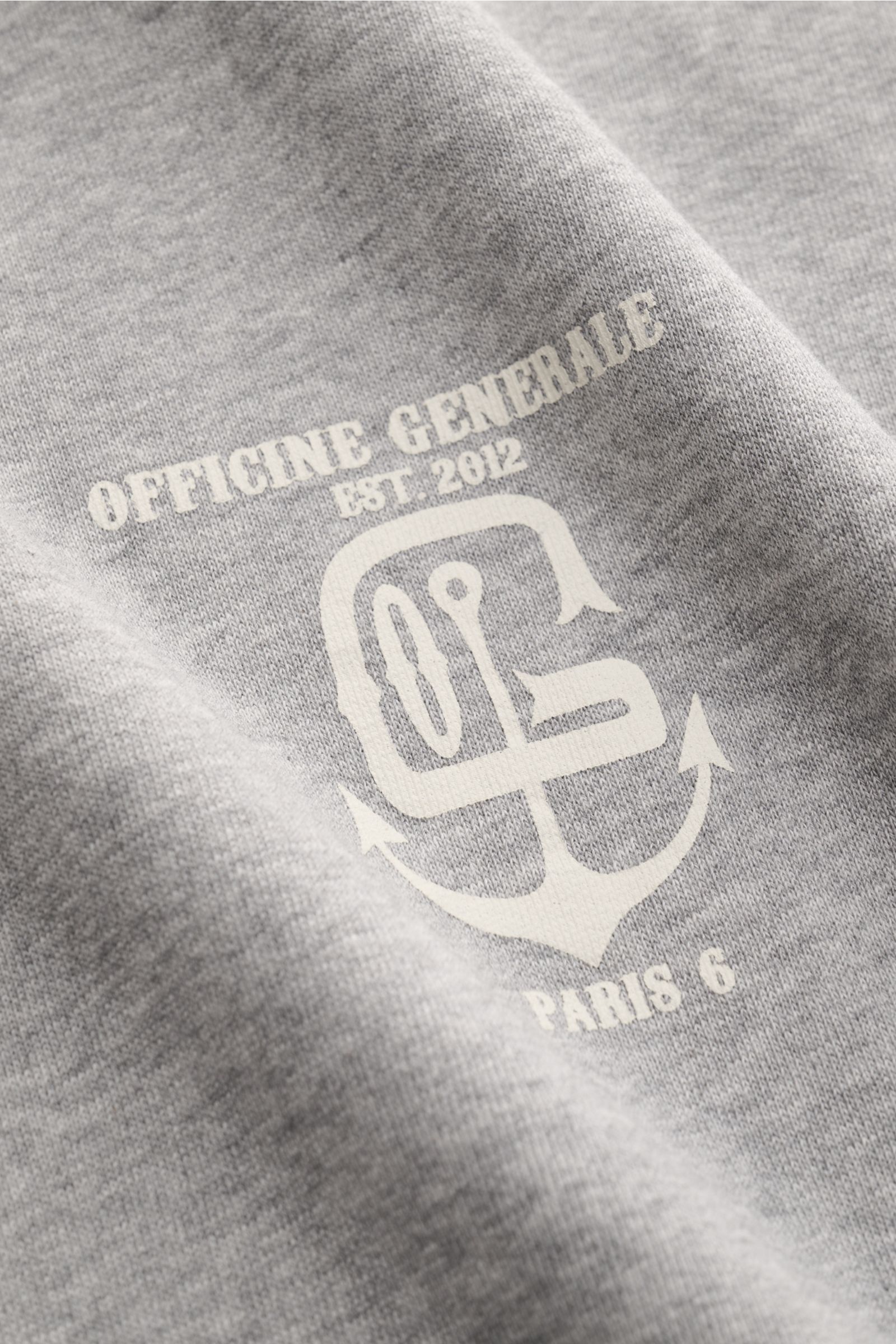 Close-up front view of Officine Générale Sweatshirt 'Darius' grey mottled, showcasing soft pure cotton fabric with white logo print. A luxurious basic: The sweatshirt 'Darius' in pure cotton with brushed, soft inside by OFFICINE GÉNÉRALE offers exceptiona