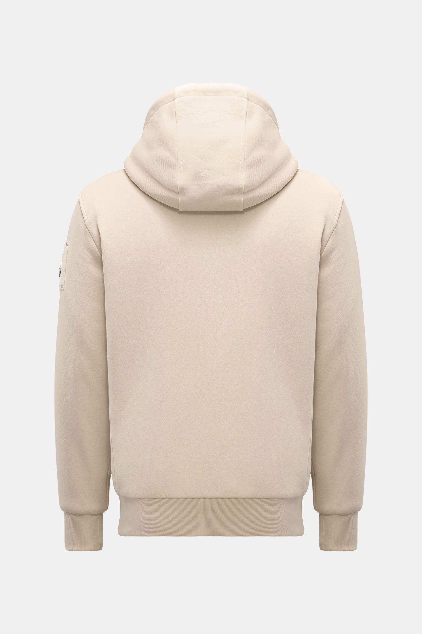 Rear view of Moose Knuckles Sweatjacke 'Classic Bunny' creme hoodie with slim fit, ribbed cuffs, and a hood with removable faux-fur lining.

Perfekt für kalte Tage: Dank der leichten Wattierung und einer Kapuze mit abnehmbarem Faux-Fur-Innenfutter sind