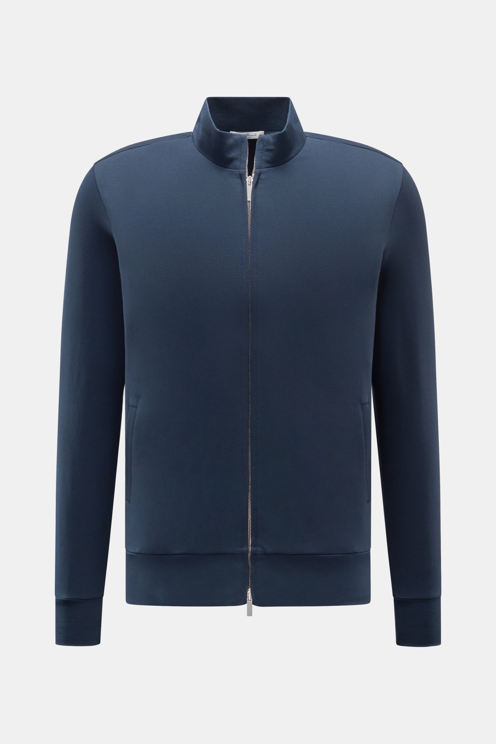 Frontale Nahaufnahme der Stefan Brandt Sweatjacke 'Joseph' navy mit Sweat aus reiner Pima-Baumwolle, Stretch, Slim Fit, silberfarbenem Zwei-Wege-Reißverschluss, Stehkragen, schrägen Leistentaschen und breiten, flexiblen Bündchen.