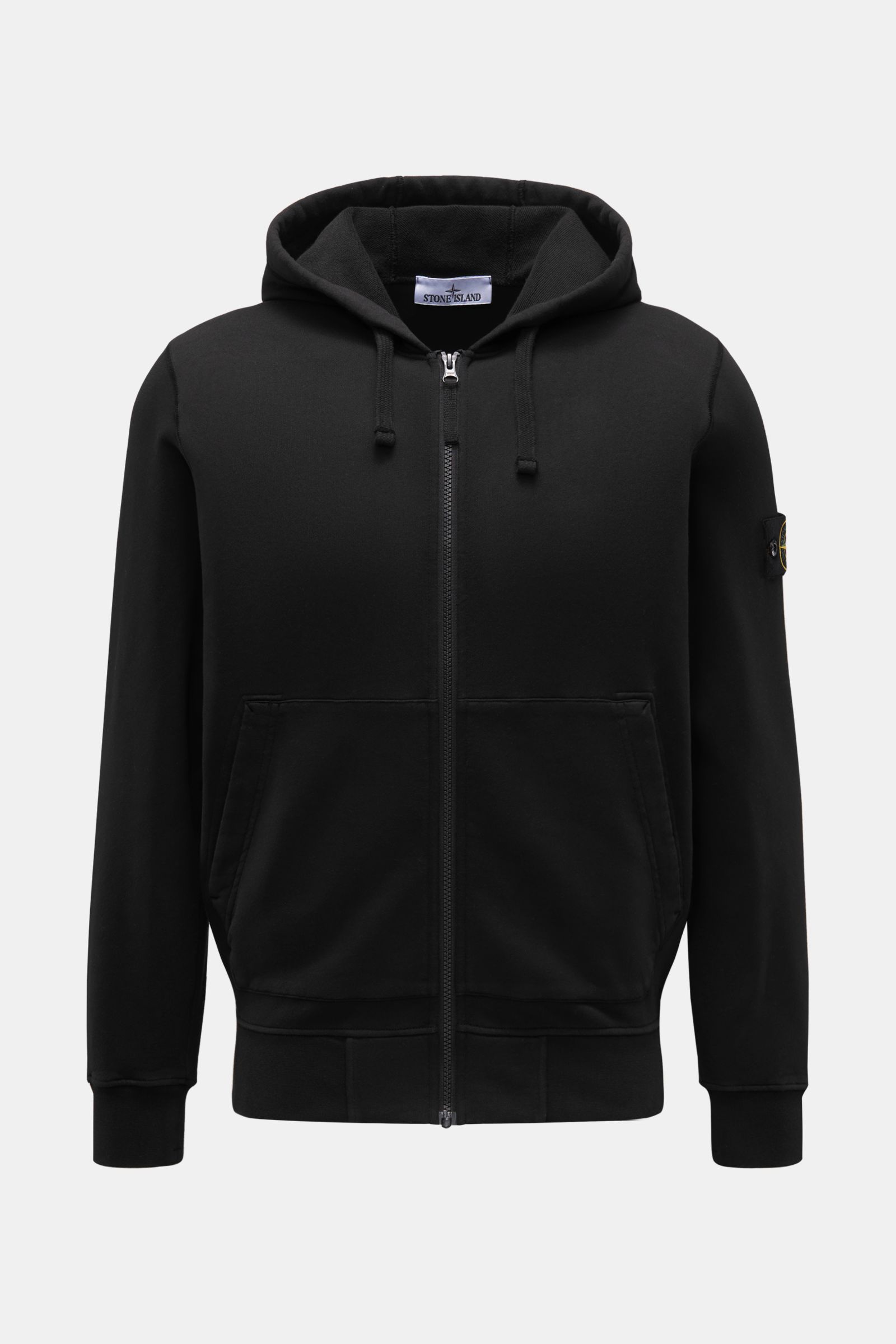 Stone Island Sweatjacke schwarz, frontal fotografiert, mit Kapuze, Reißverschluss, Kängurutasche, Kompass-Badge, Baumwolle, Slim Fit, weich, garment dyed.