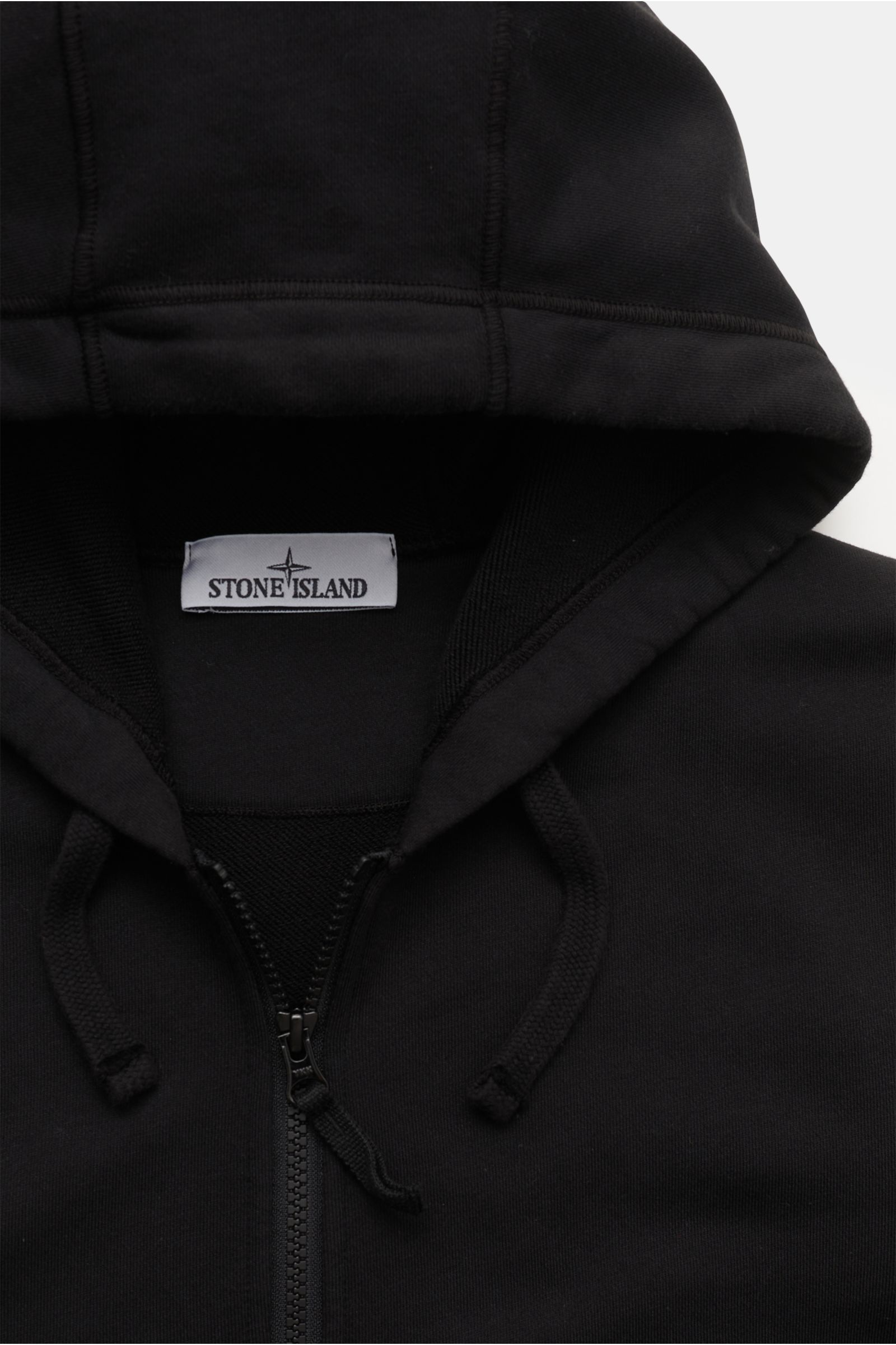 Close-up front view of Stone Island Sweat jacket black, showing hood, robust zip, and drawstrings in pure cotton fabric.

A relaxed basic from STONE ISLAND: This piece-dyed sweat jacket with a practical hood made of pure cotton is perfect for sport and