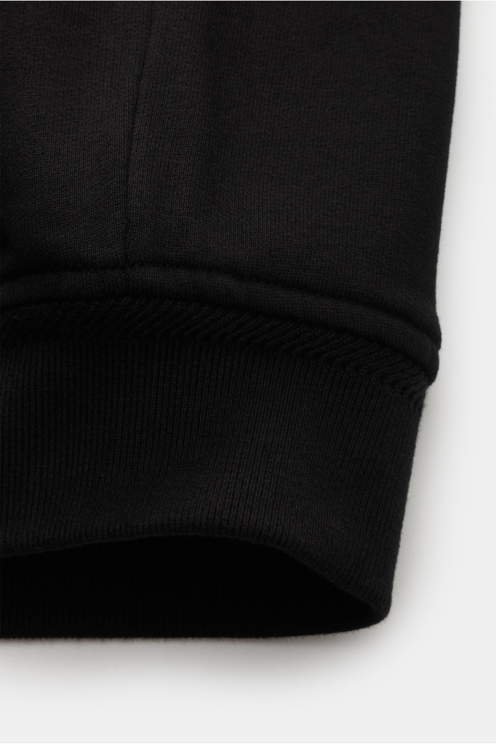 Belstaff Sweatjacke 'Full Zip' schwarz, Detailaufnahme des breiten, flexiblen Bündchens aus reiner Baumwolle mit geschmeidigem Griff.