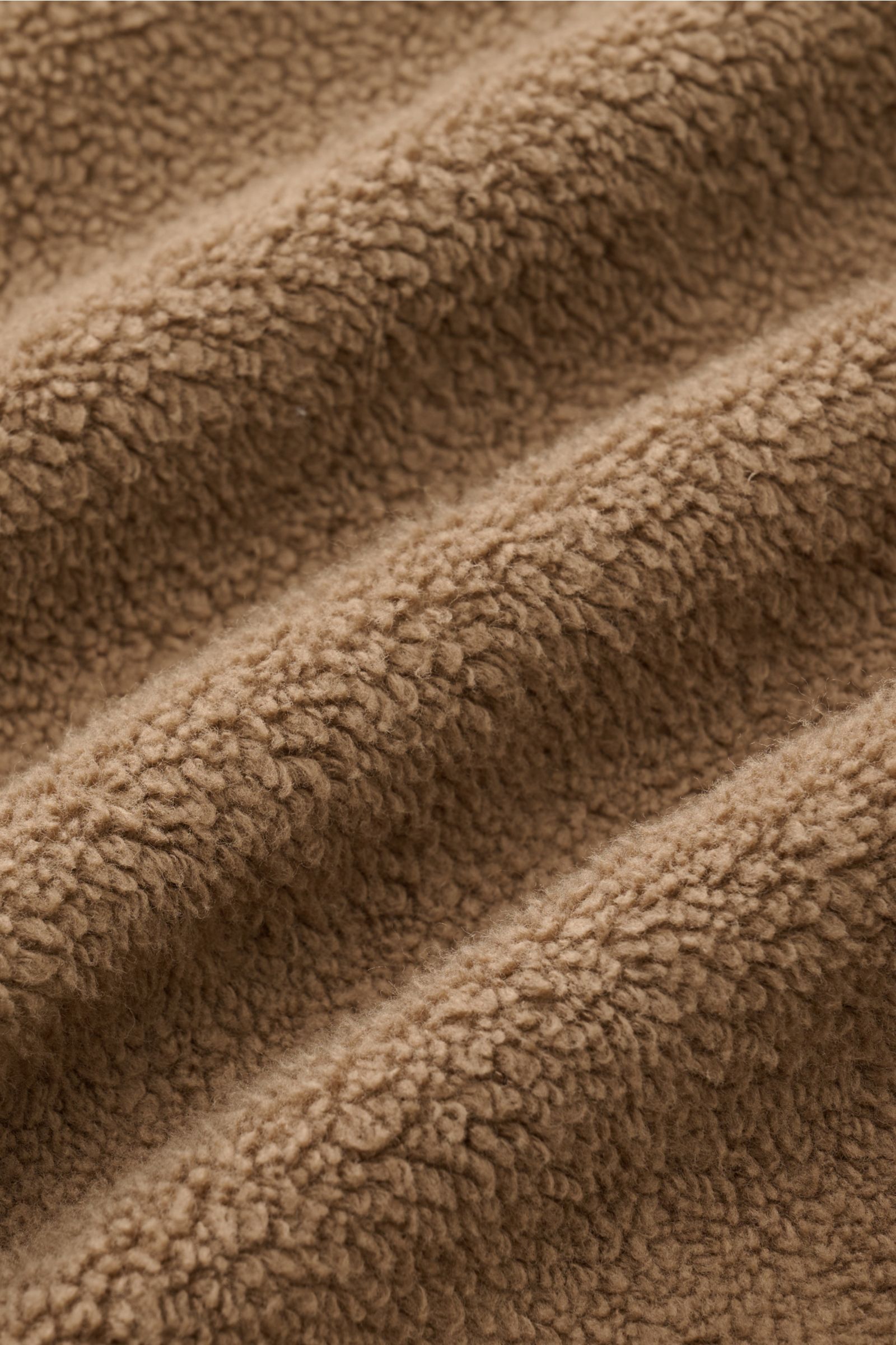 Close-up fabric texture of 04651/ A trip in a bag Fleece blouson taupe showing pure cotton fleece, soft feel, and ribbed knit collar from a detailed perspective.