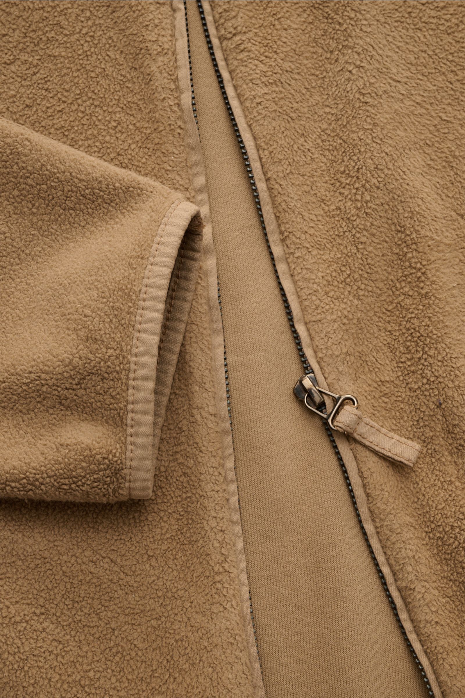 04651/ A trip in a bag Fleece-Sweatjacke taupe
