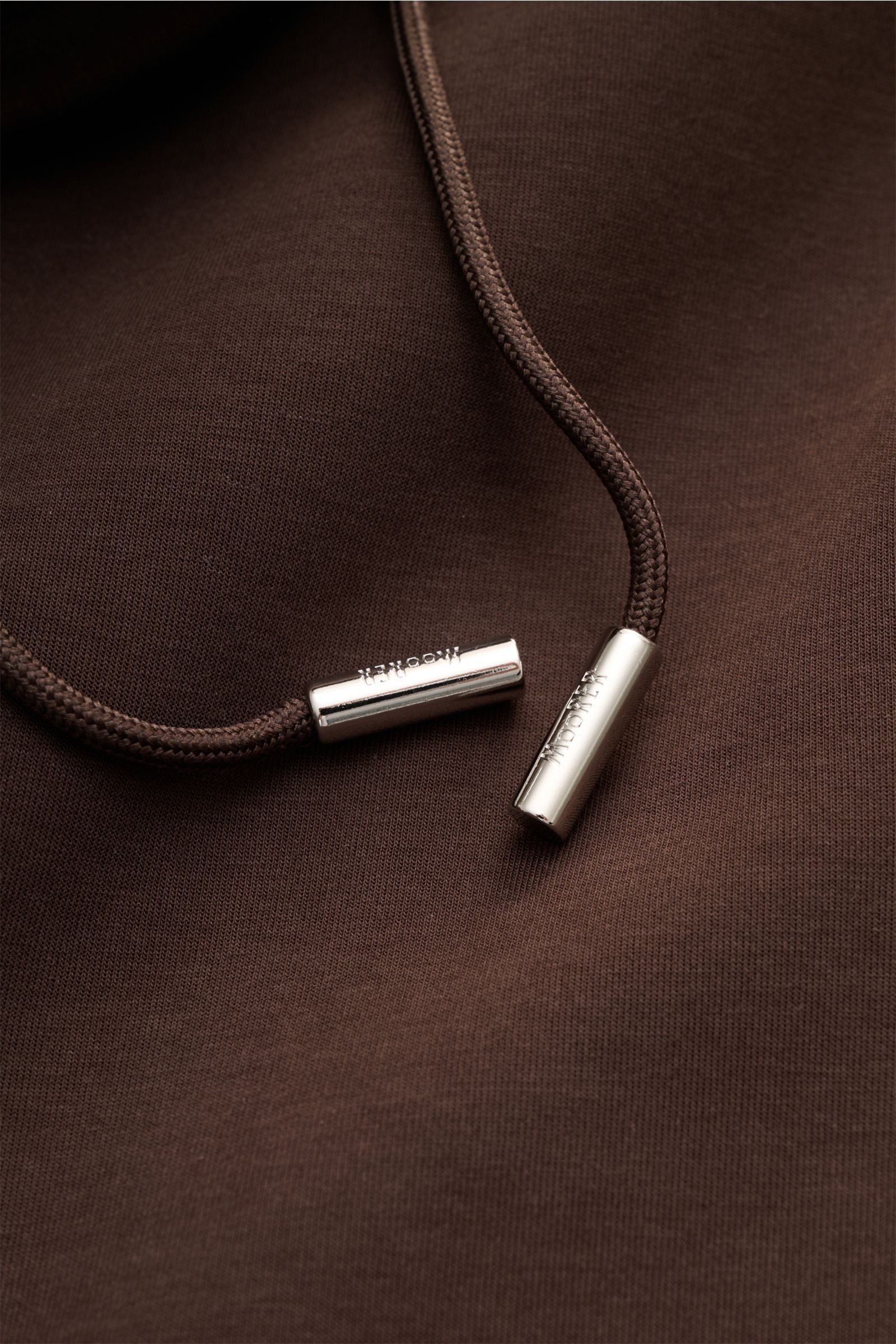 Close-up front view of Moorer Sweat jacket 'Matthew Felpa' dark brown showing soft double-sided knit fabric and drawstring with silver tips.