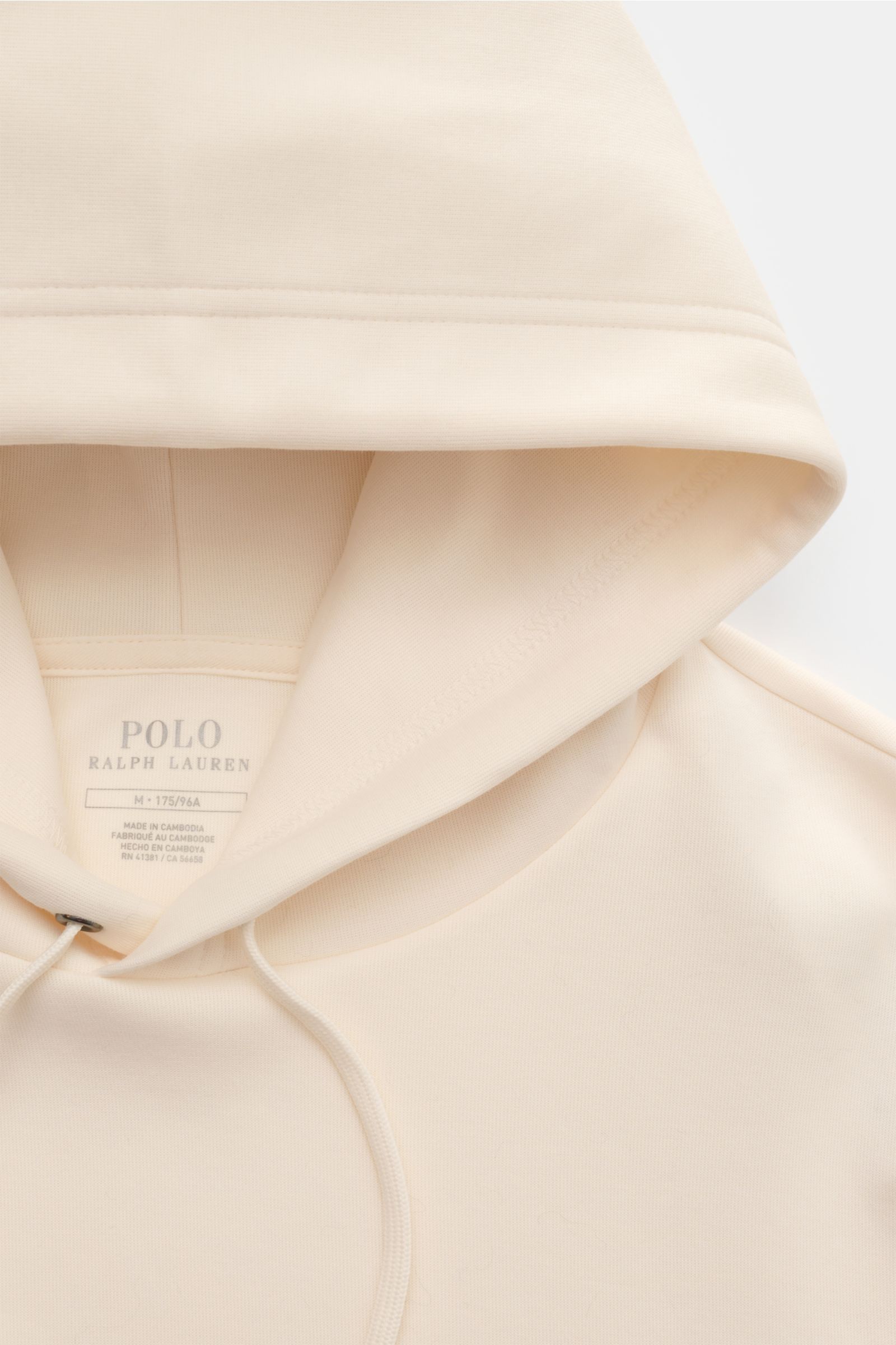 Polo Ralph Lauren Kapuzenpullover creme, Nahaufnahme von oben, Jersey aus Baumwolle und Microfaser, weicher Griff, Regular Fit, Kapuze mit Tunnelzug, Kängurutasche, Logo-Stitching, breite Bündchen.